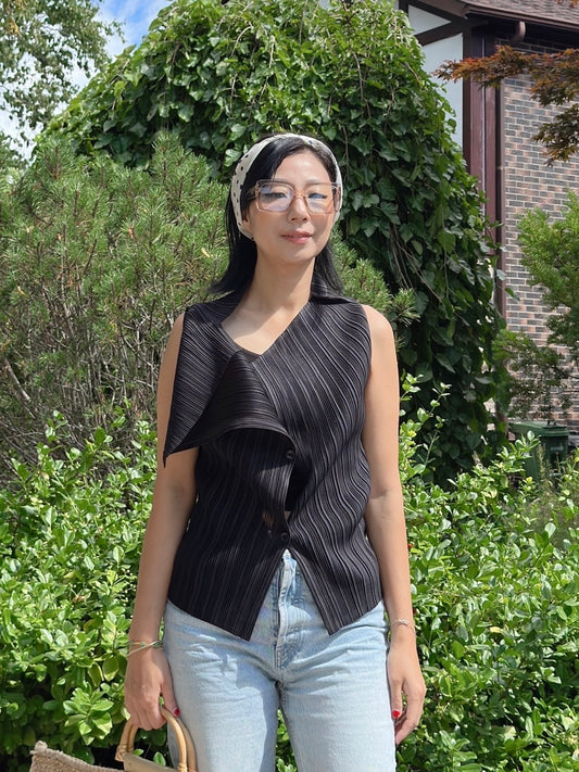 Pleated Vest (lilac, navy, black)