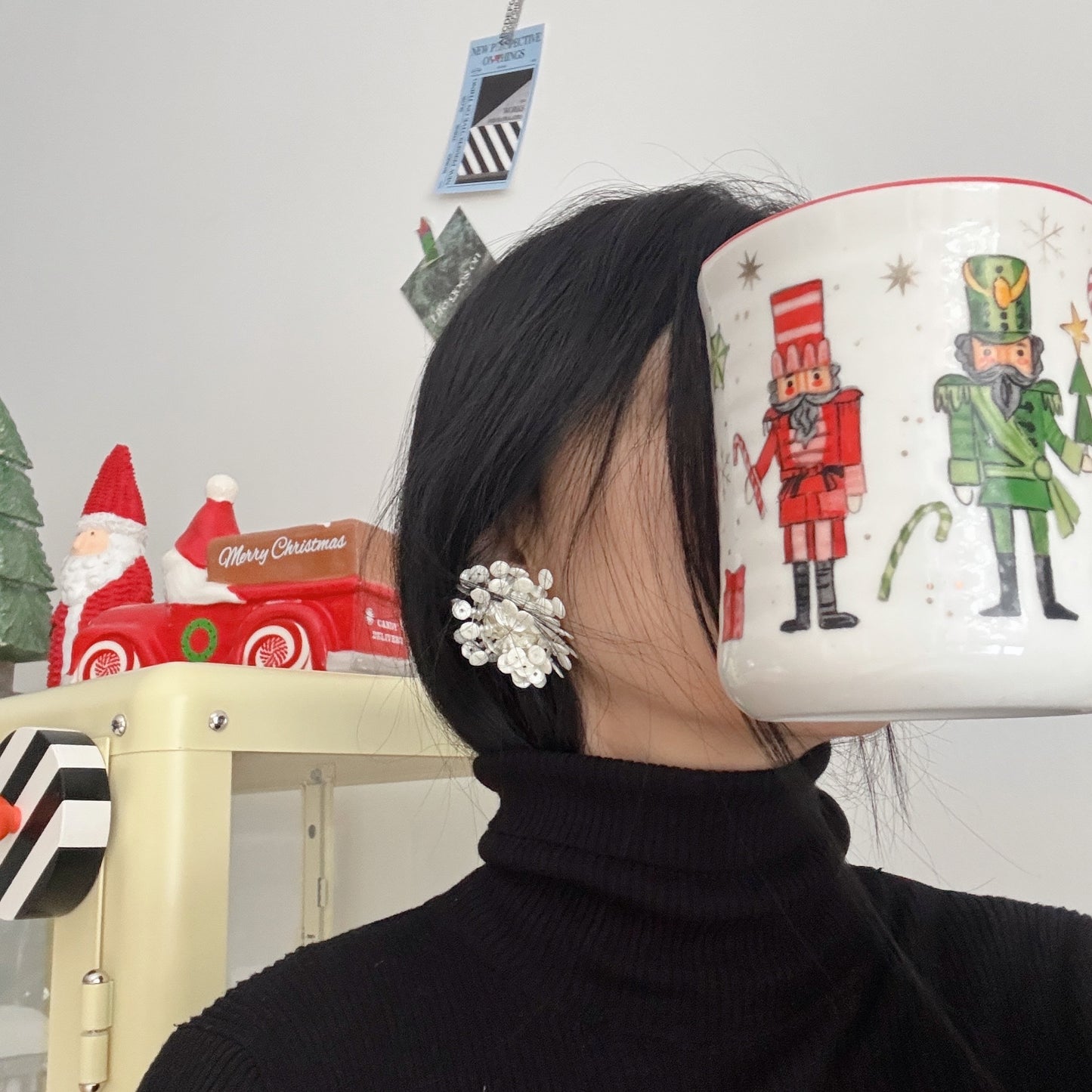 sequins earrings (white,silver)