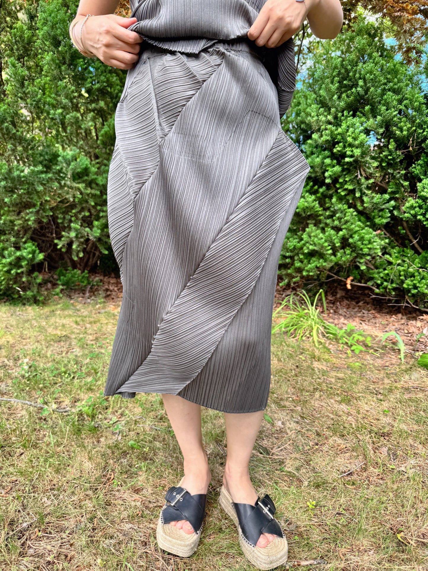 Asymmetrical Pleated Skirt (gray,black)