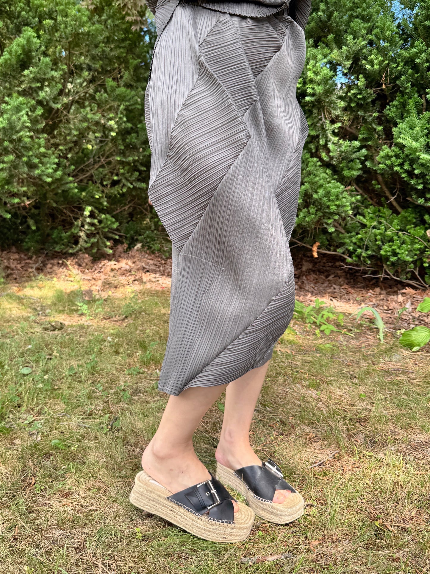 Asymmetrical Pleated Skirt (gray,black)