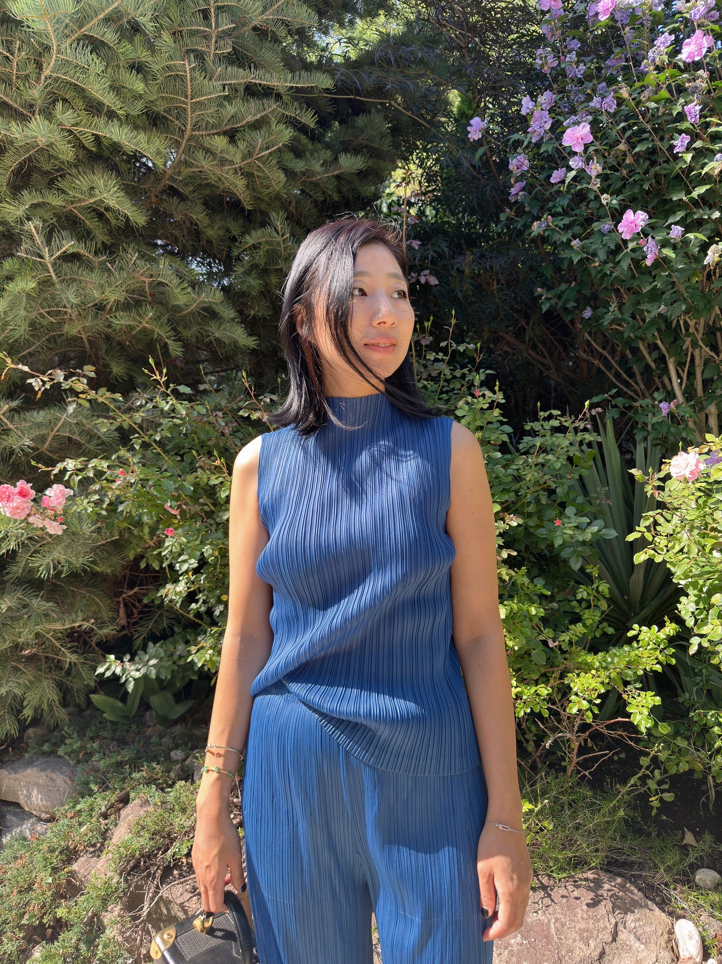 Pleated high- neck sleeveless top (lemon,blue,gray,ivory,black )