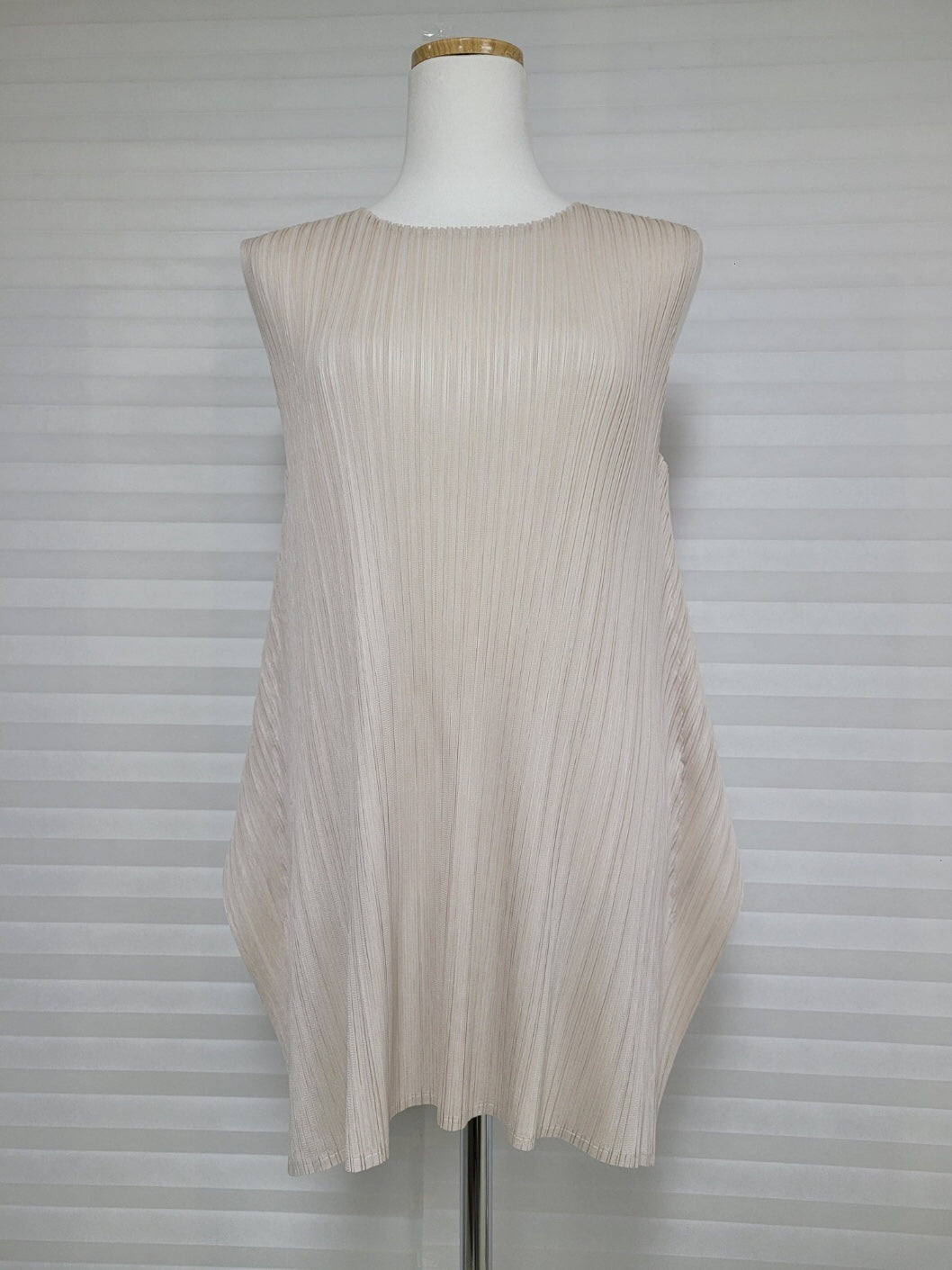 Pleats July sleeveless (ivory, black, grey)