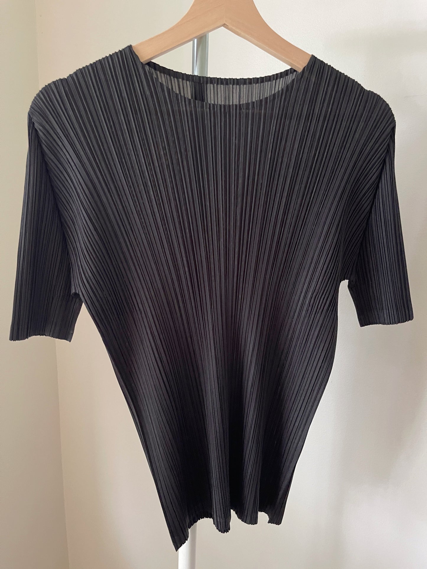 Pleats basic top (white,black,silver)