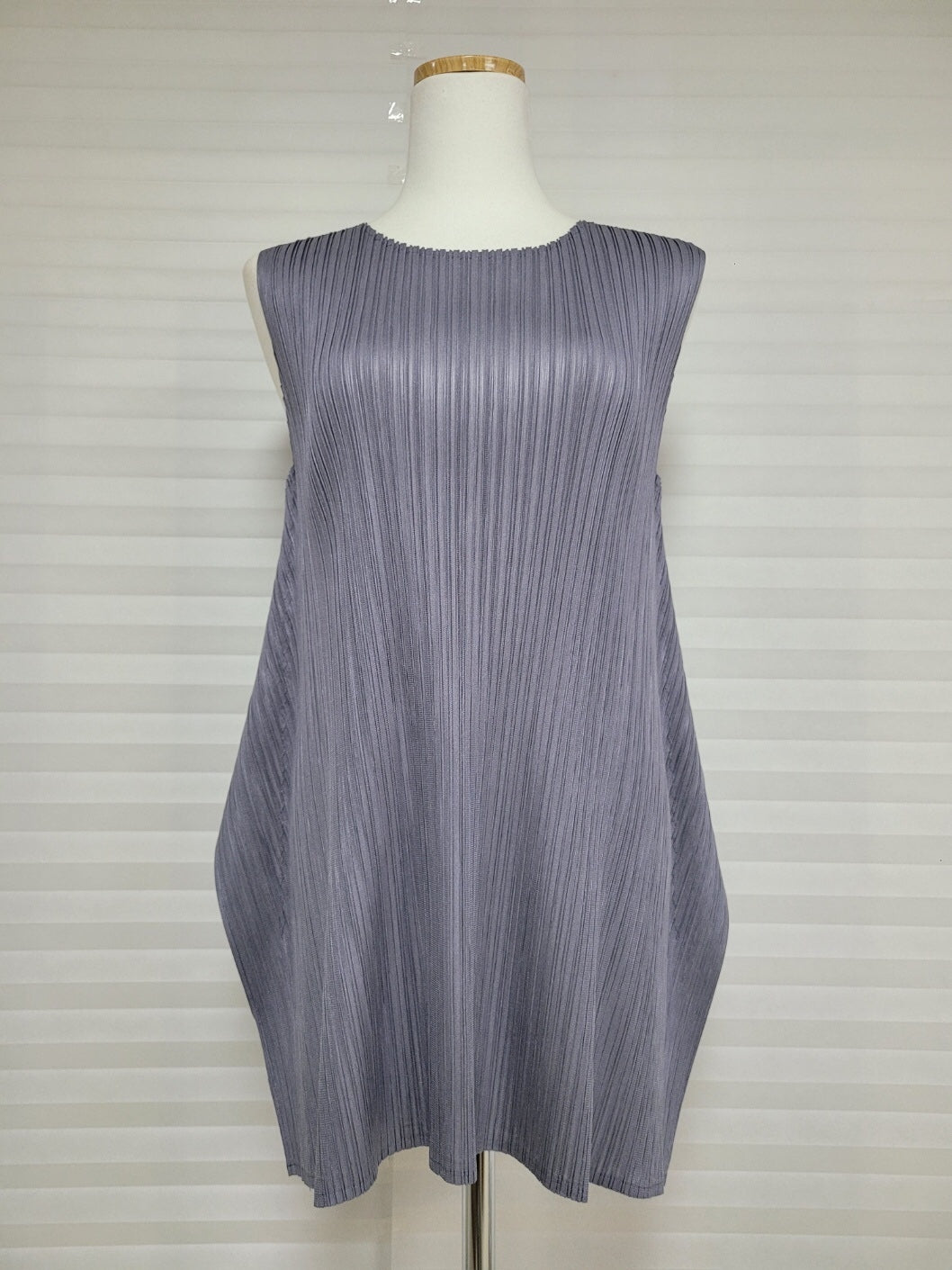 Pleats July sleeveless (ivory, black, grey)