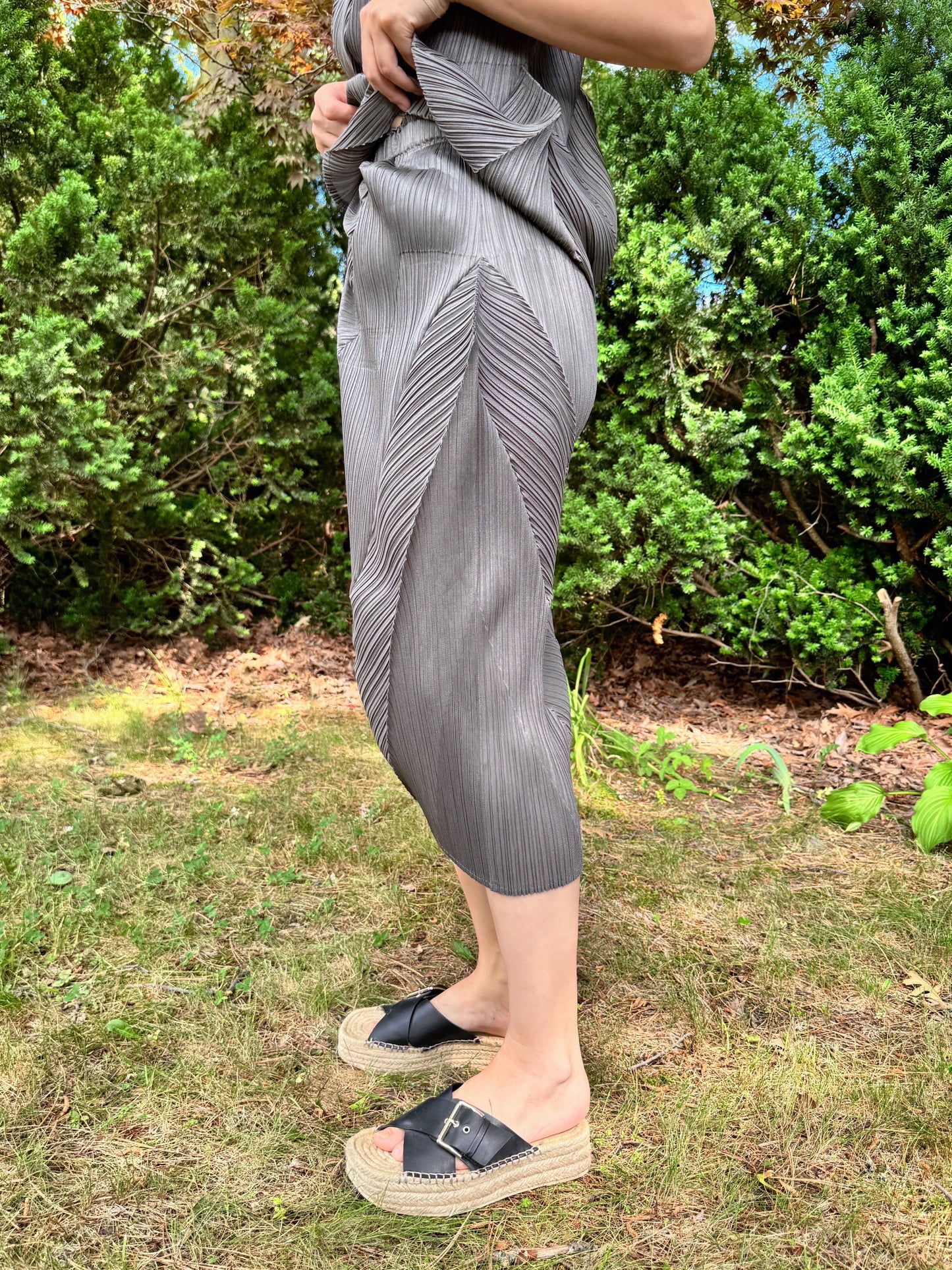 Asymmetrical Pleated Skirt (gray,black)