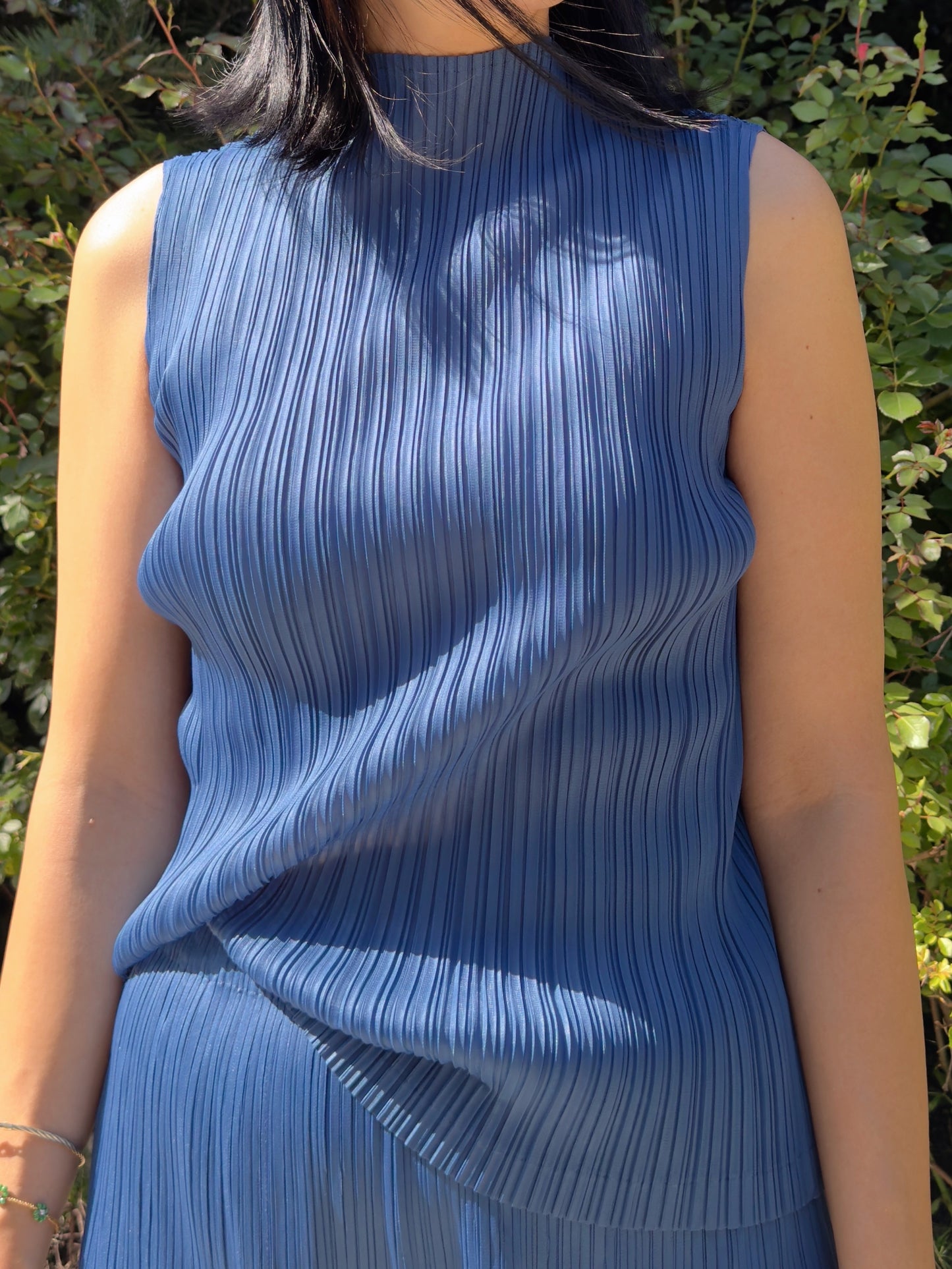 Pleated high- neck sleeveless top (lemon,blue,gray,ivory,black )