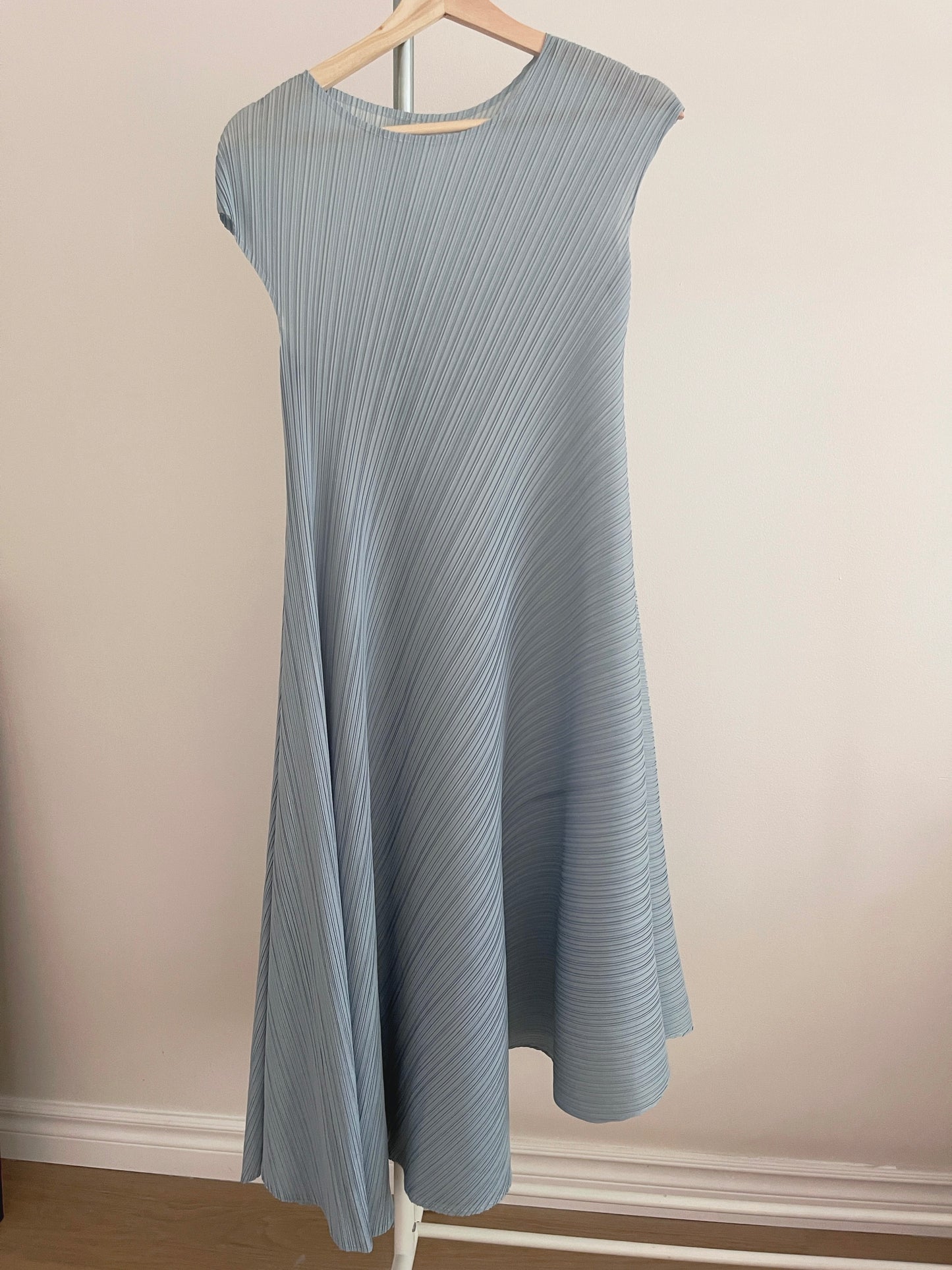 Pleats Unbalanced Dress