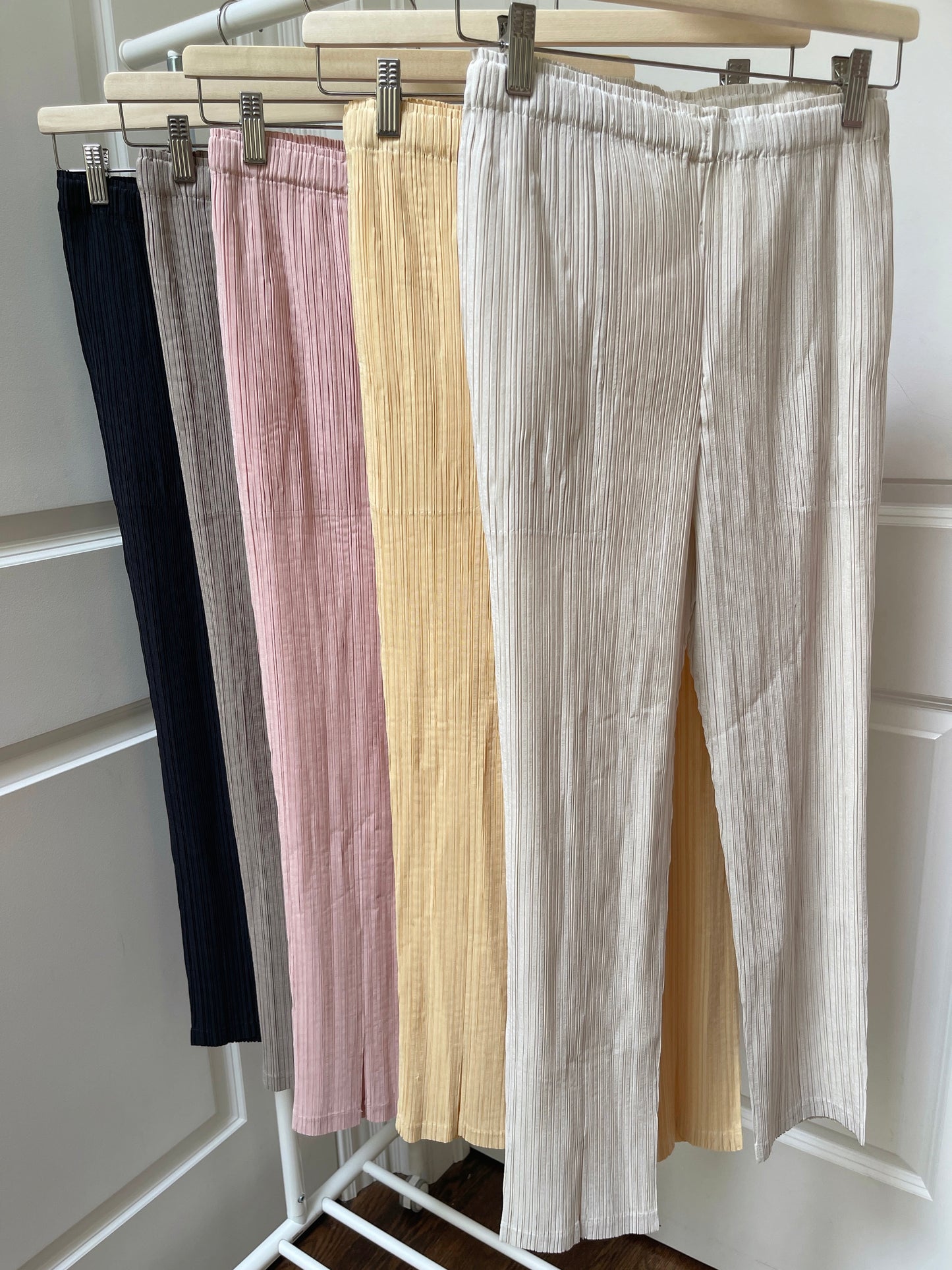 Pleats mat slit pant (yellow, ivory, pink, moka, black)