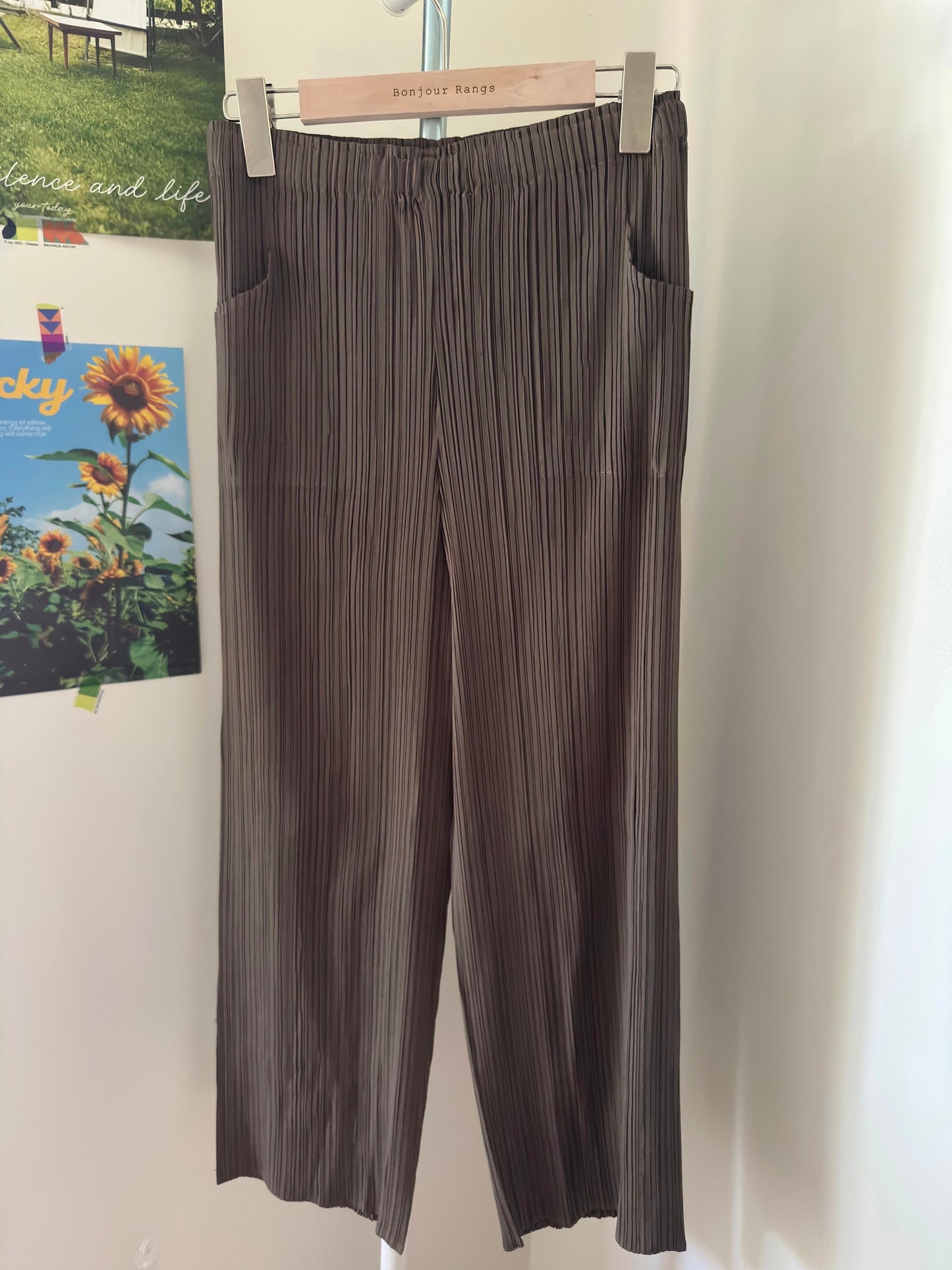 Pleats paper pants (mocha, navy)