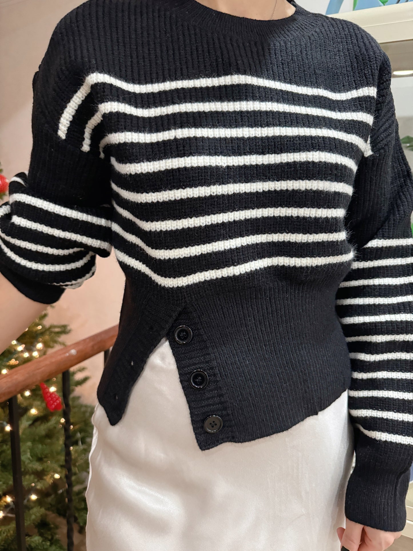 striped button knit (black,ivory)