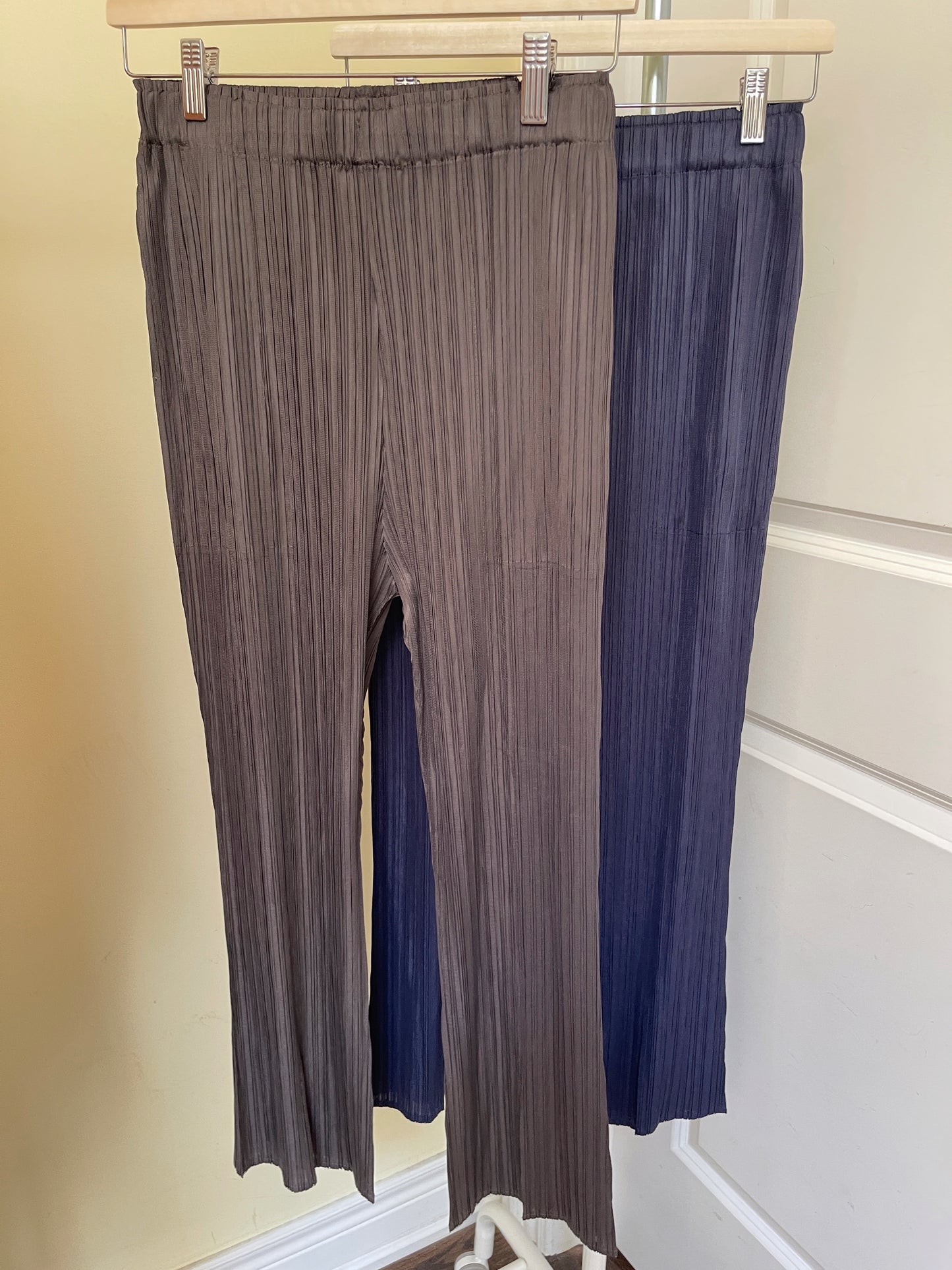 Pleats front slit pants (brown, navy)