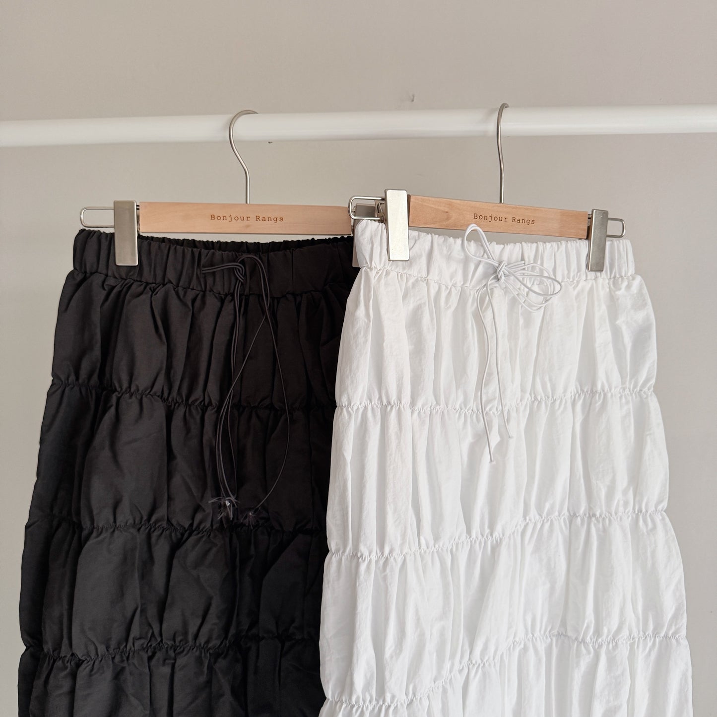 Bubble shirring sk (white, black)