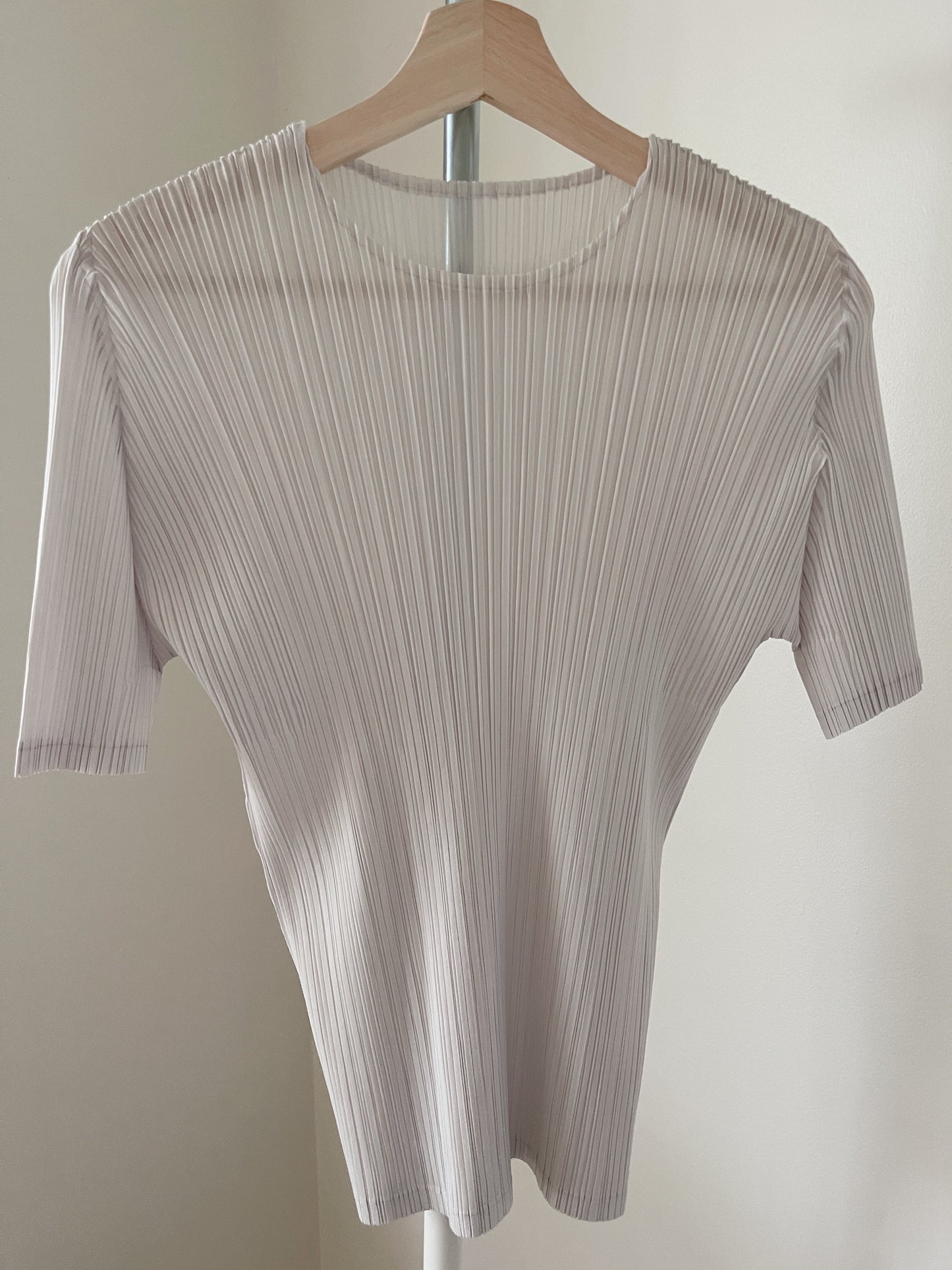 Pleats basic top (white,black,silver)