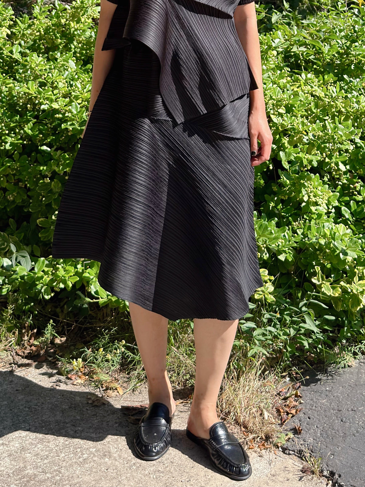 Pleated Draped Skirt (black ,gray)