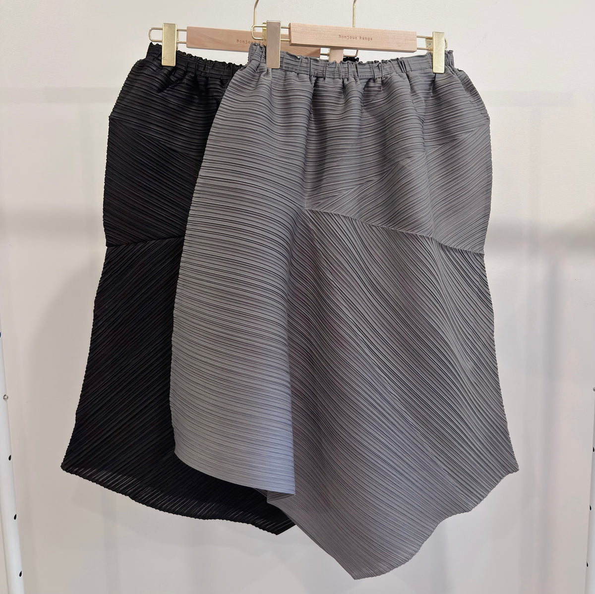 Pleated Draped Skirt (black ,gray)