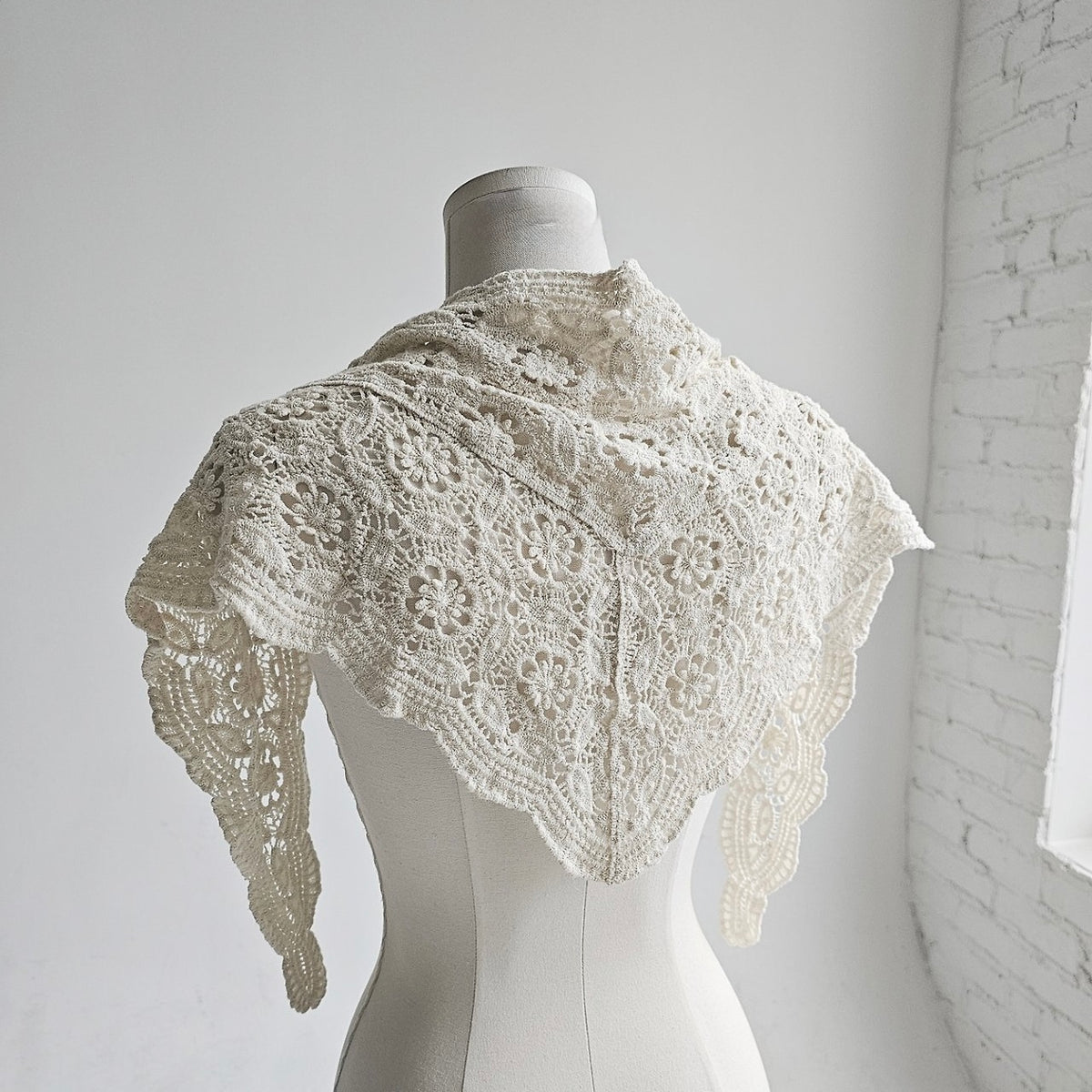 CROCHET LACE SHAWL