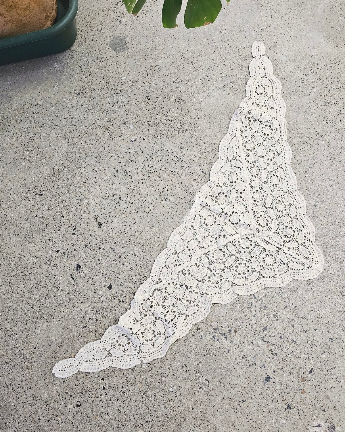 CROCHET LACE SHAWL