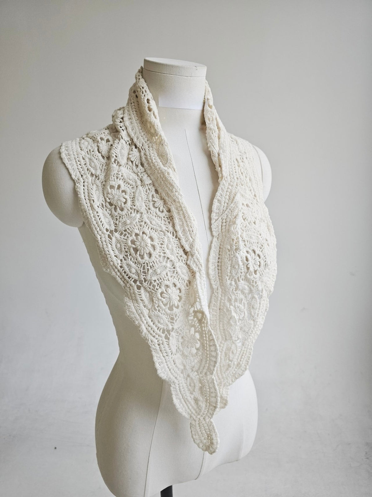 CROCHET LACE SHAWL