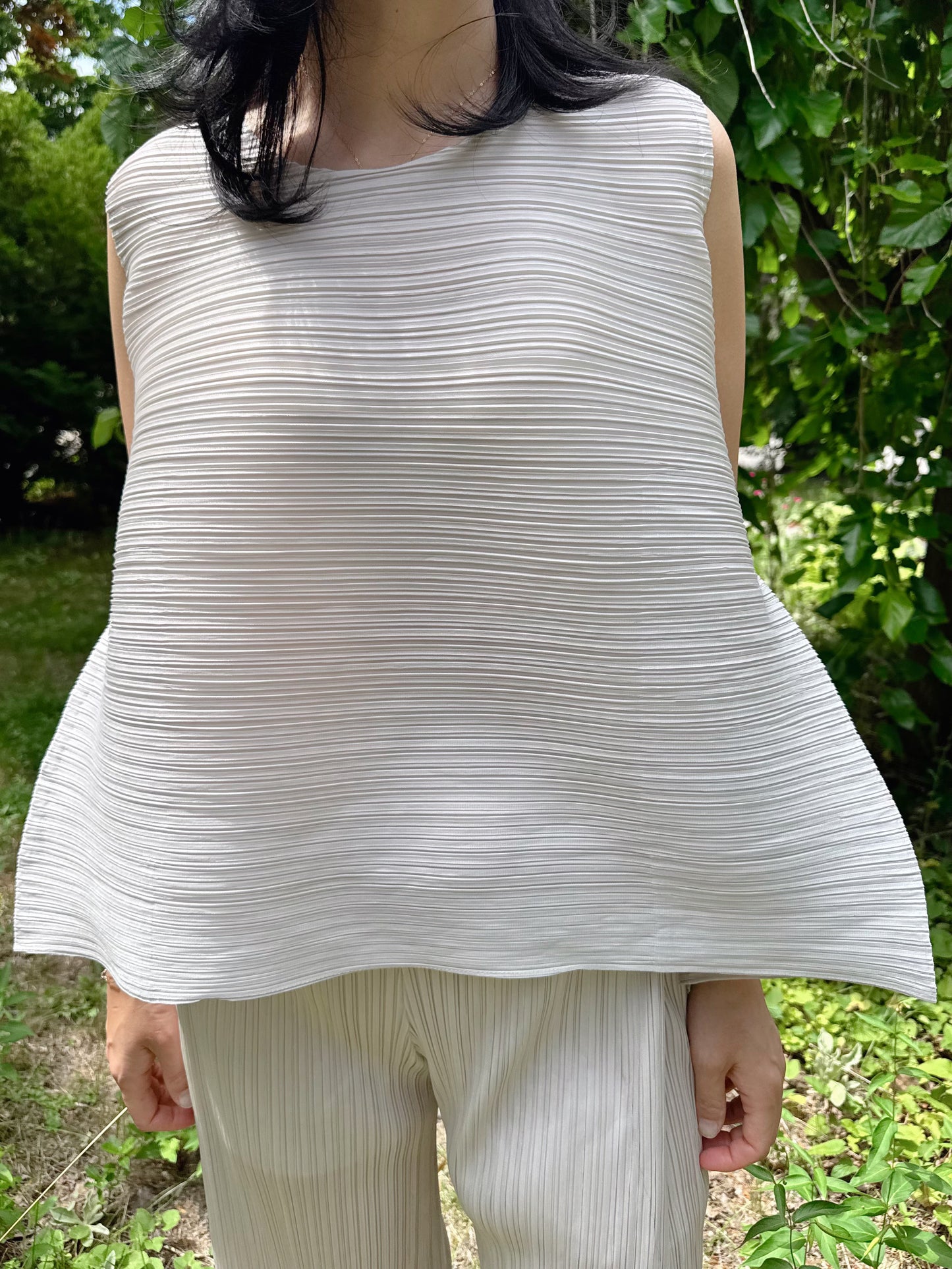 PLEATS VOLUME SLEEVELESS TOP (Ivory, gray, black)