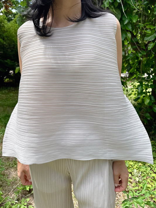 PLEATS VOLUME SLEEVELESS TOP (Ivory, gray, black)