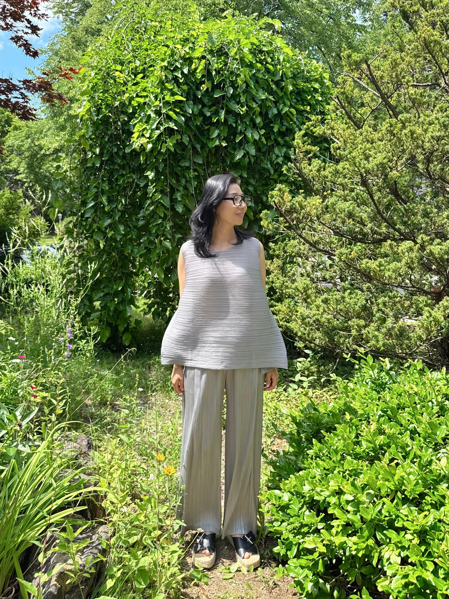 PLEATS VOLUME SLEEVELESS TOP (Ivory, gray, black)
