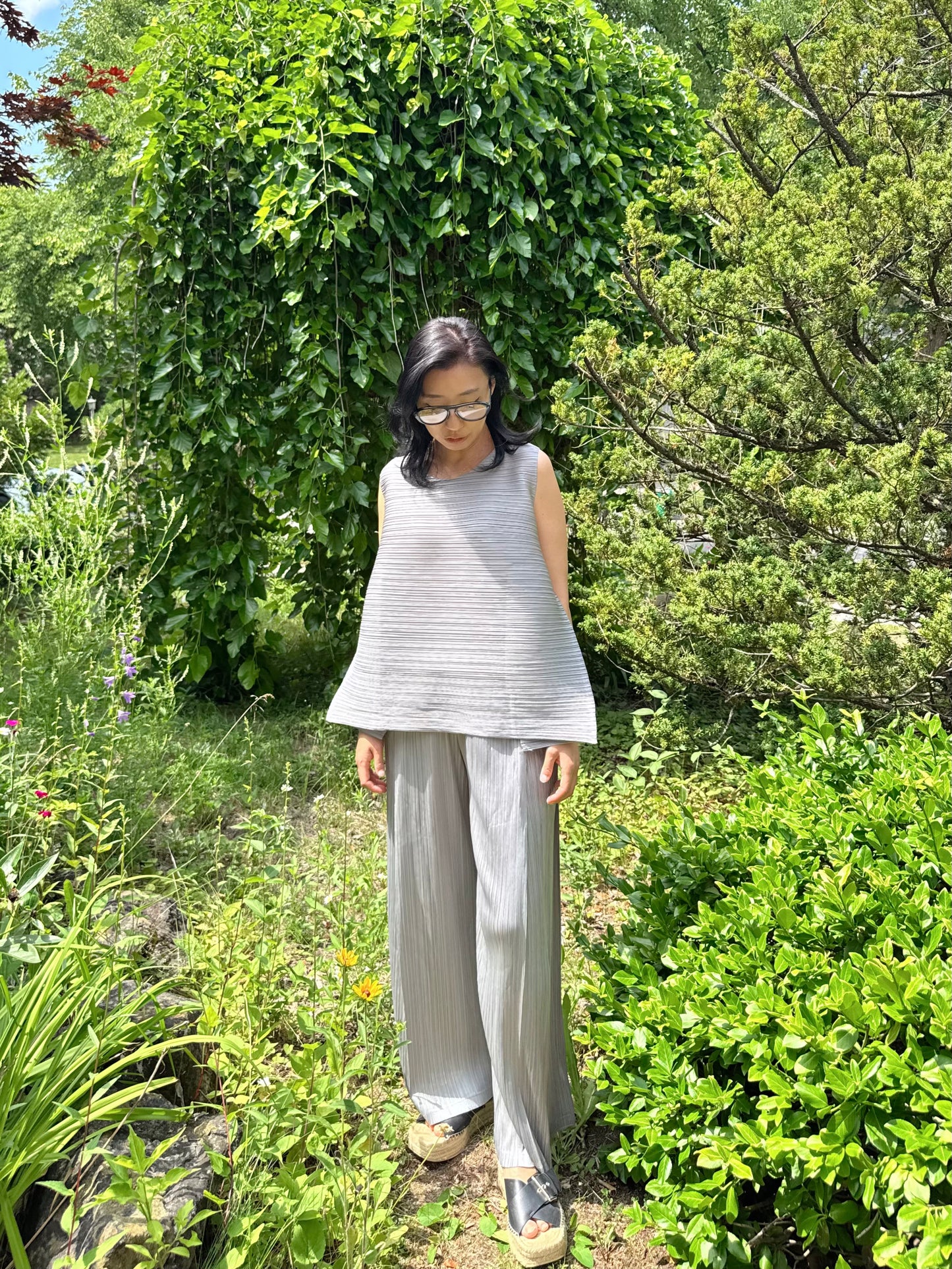 PLEATS VOLUME SLEEVELESS TOP (Ivory, gray, black)