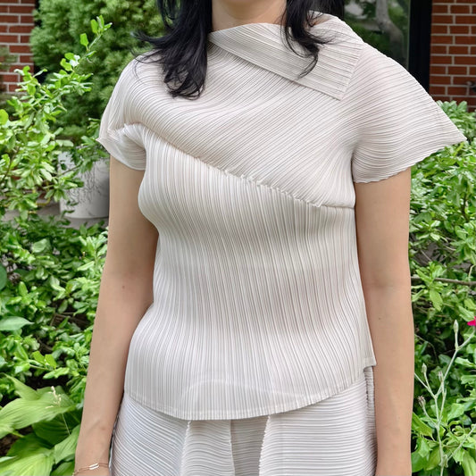 Modern Asymmetry Pleated Top (ivory, black)