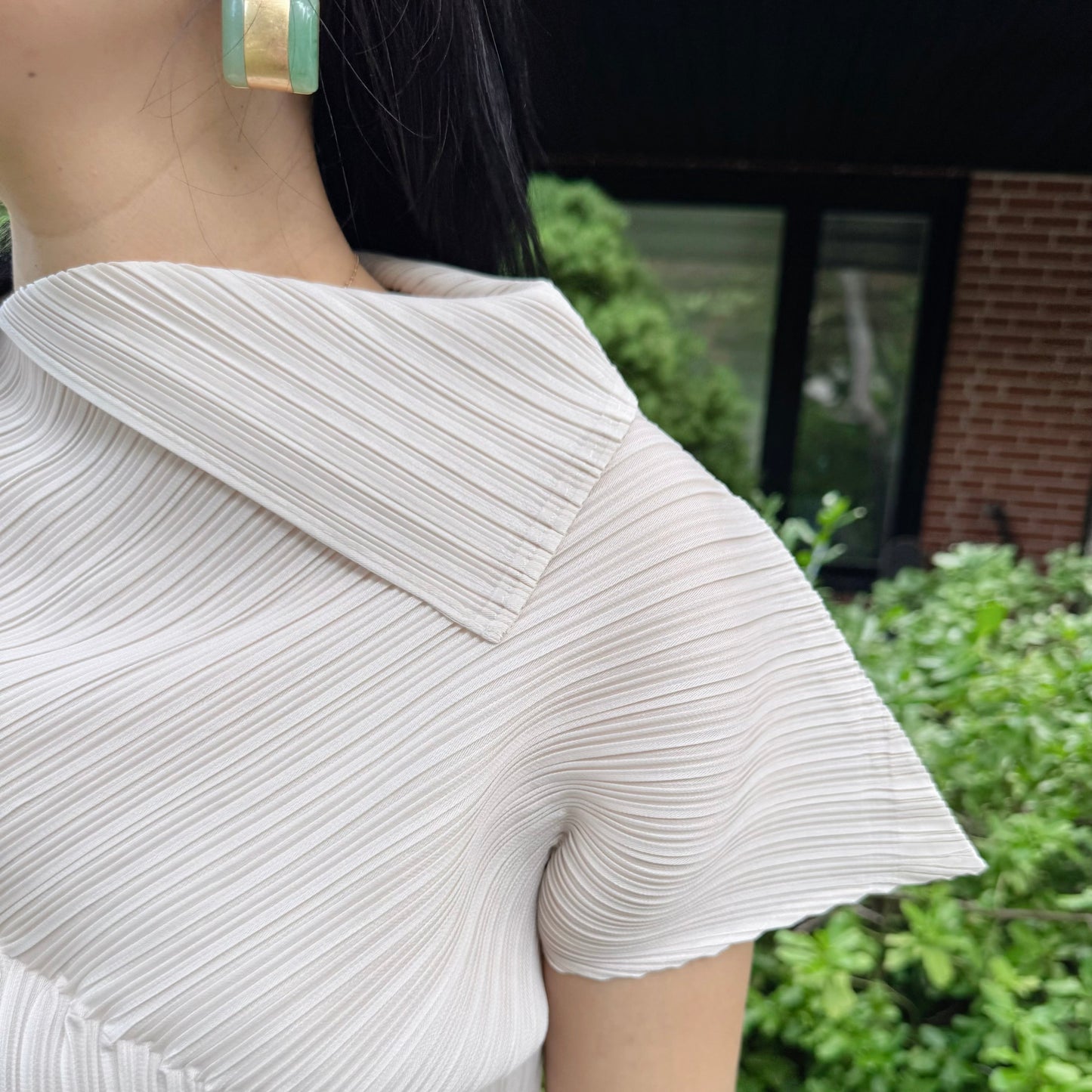 Modern Asymmetry Pleated Top (ivory, black)