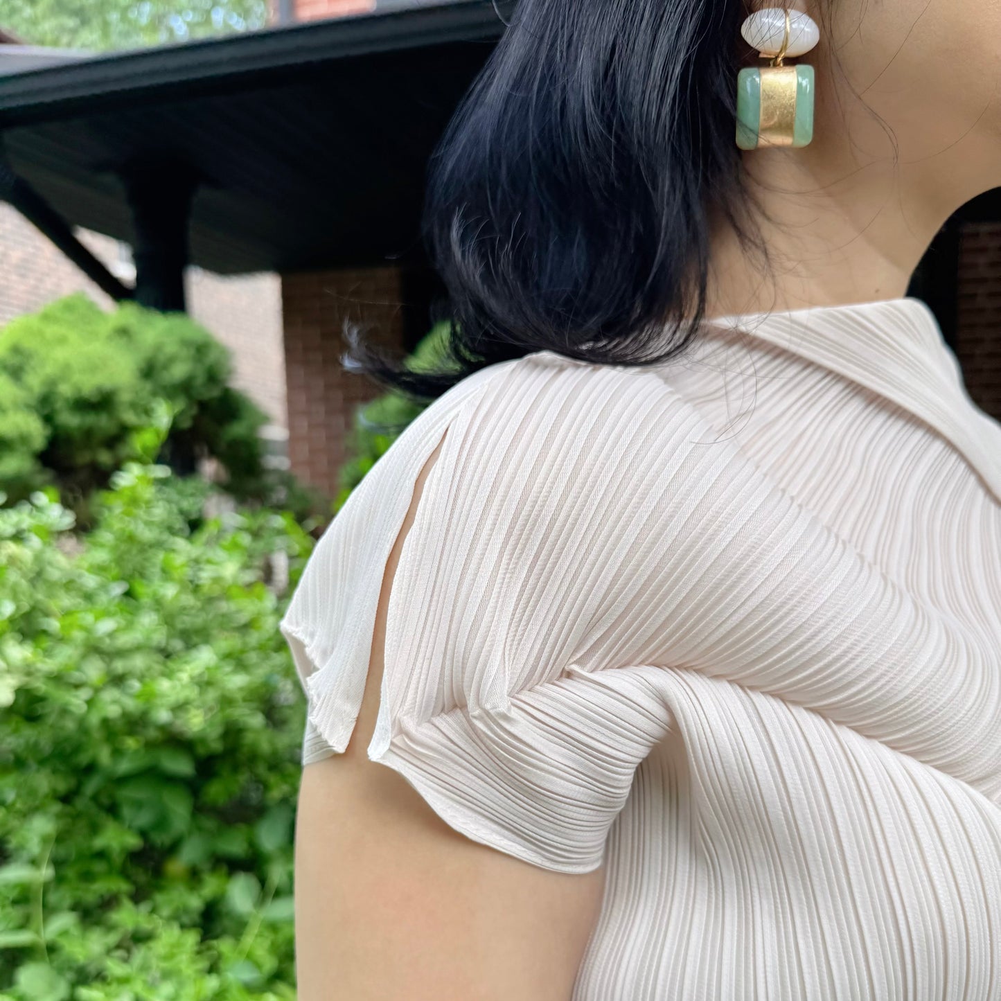 Modern Asymmetry Pleated Top (ivory, black)