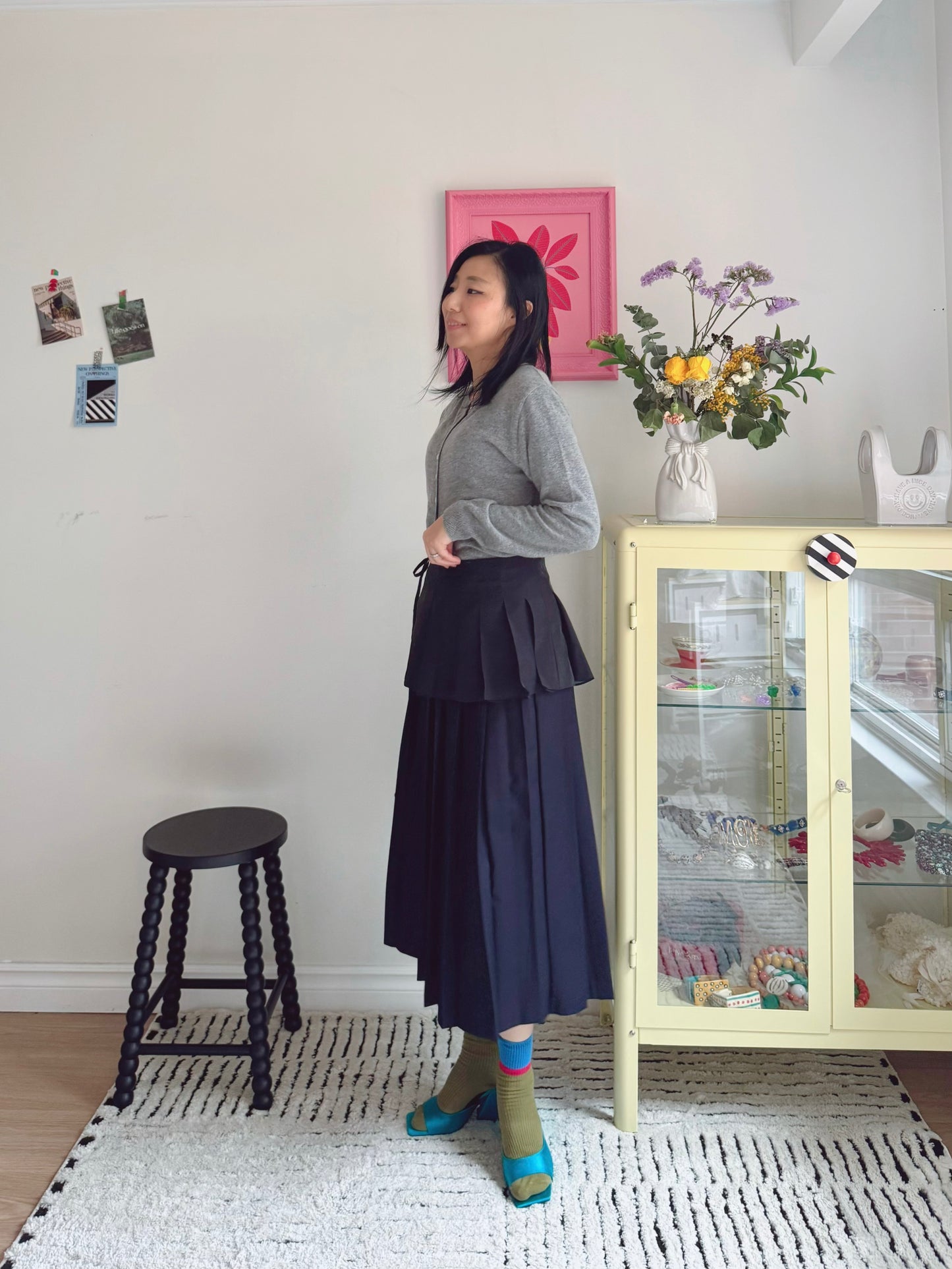 Pleated wrap skirt (navy, ivory)