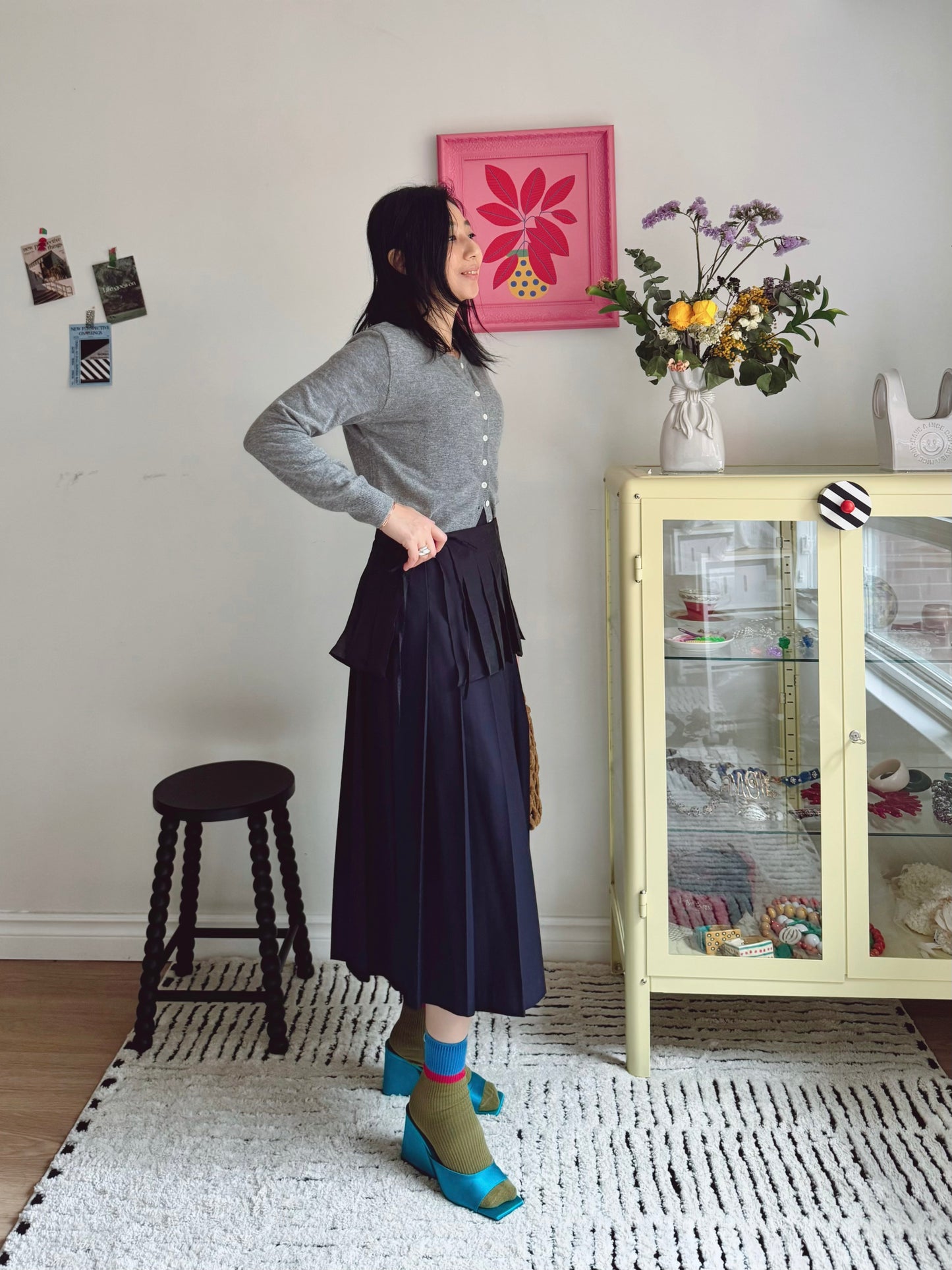 Pleated wrap skirt (navy, ivory)