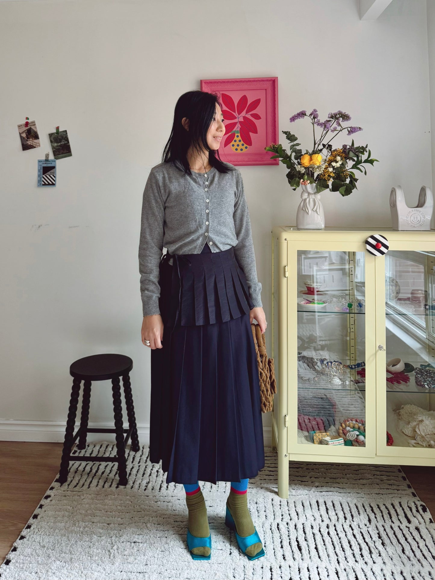 Pleated wrap skirt (navy, ivory)