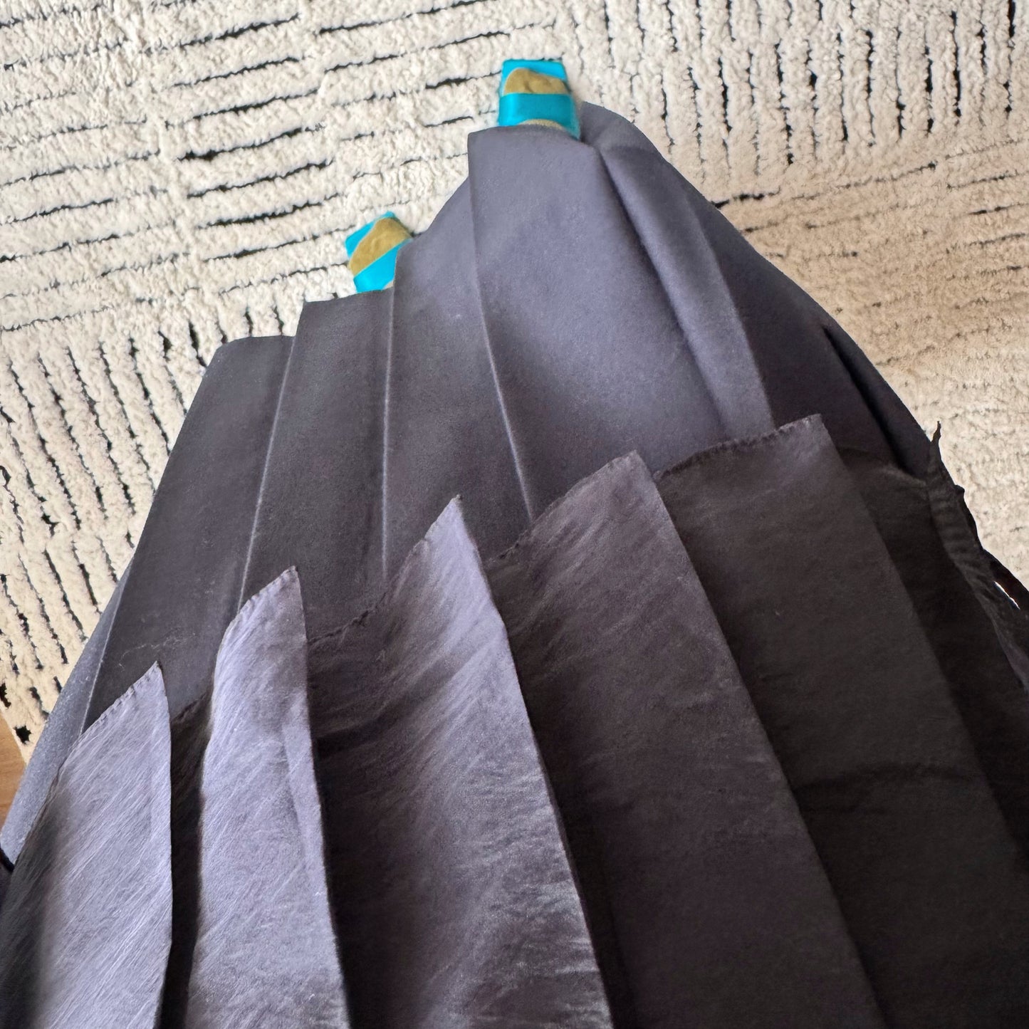Pleated wrap skirt (navy, ivory)