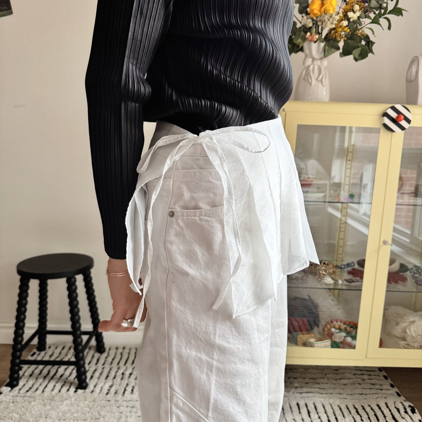 Pleated wrap skirt (navy, ivory)