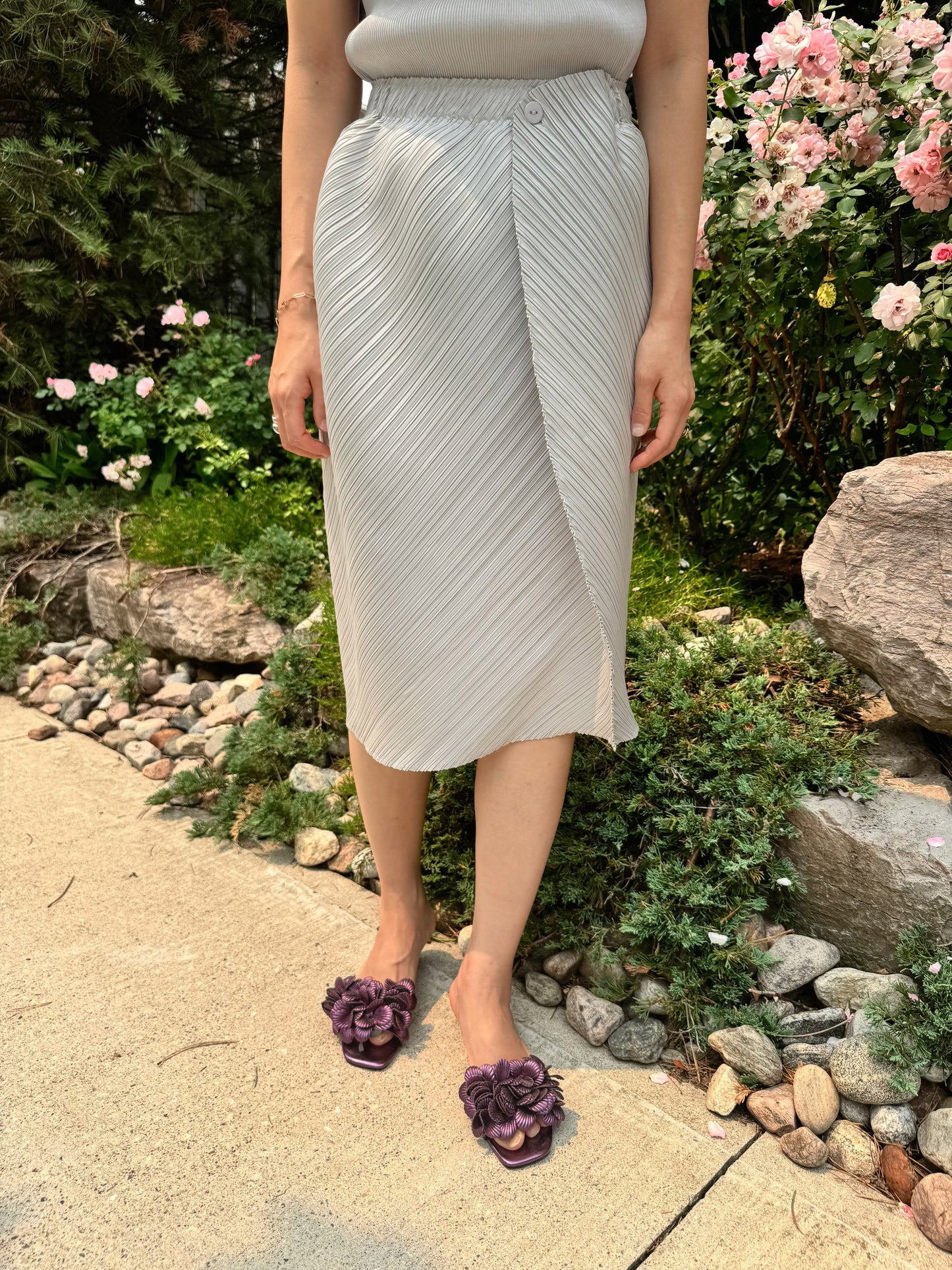 Button Wrap Pleated Midi Skirt( Silver, Black)
