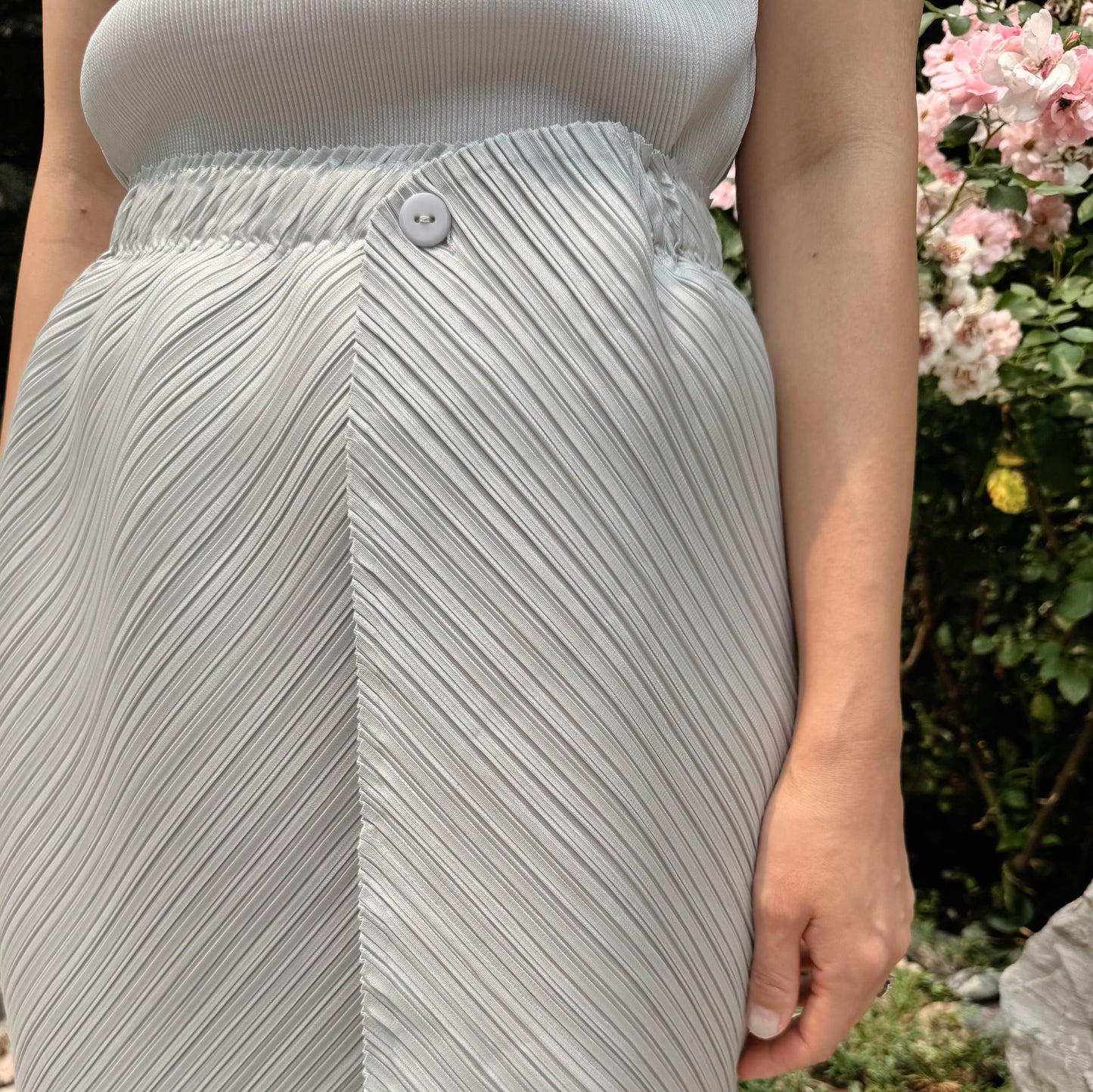 Button Wrap Pleated Midi Skirt( Silver, Black)