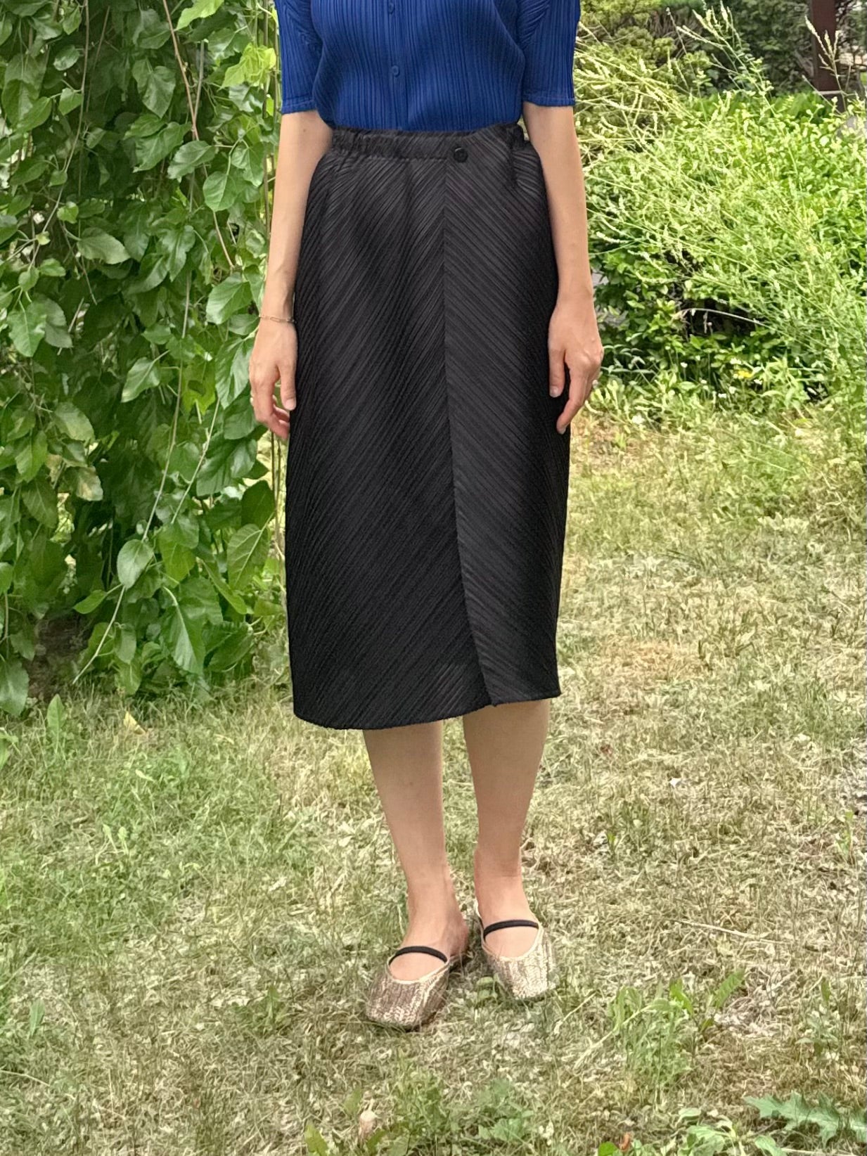 Button Wrap Pleated Midi Skirt( Silver, Black)