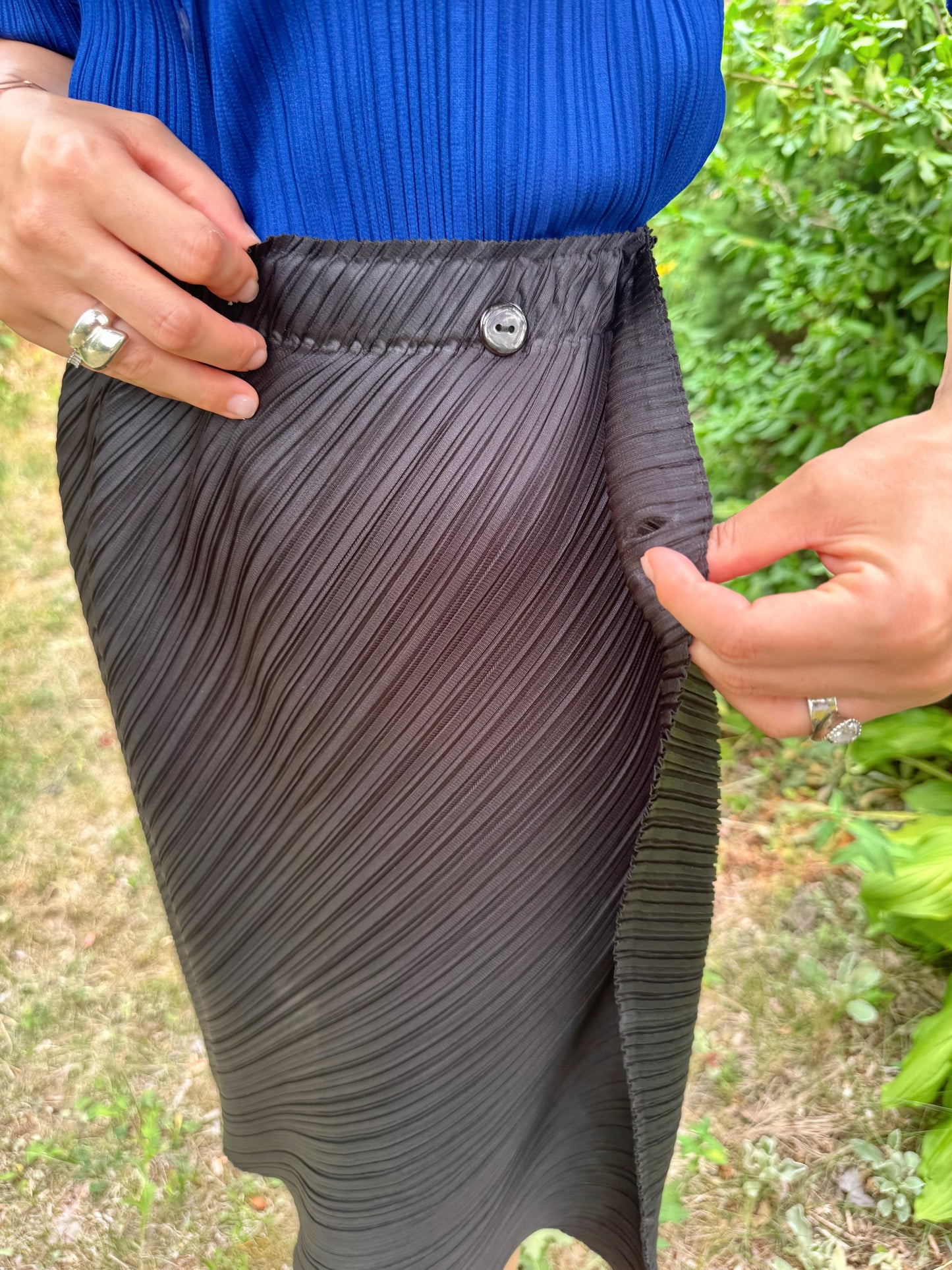 Button Wrap Pleated Midi Skirt( Silver, Black)