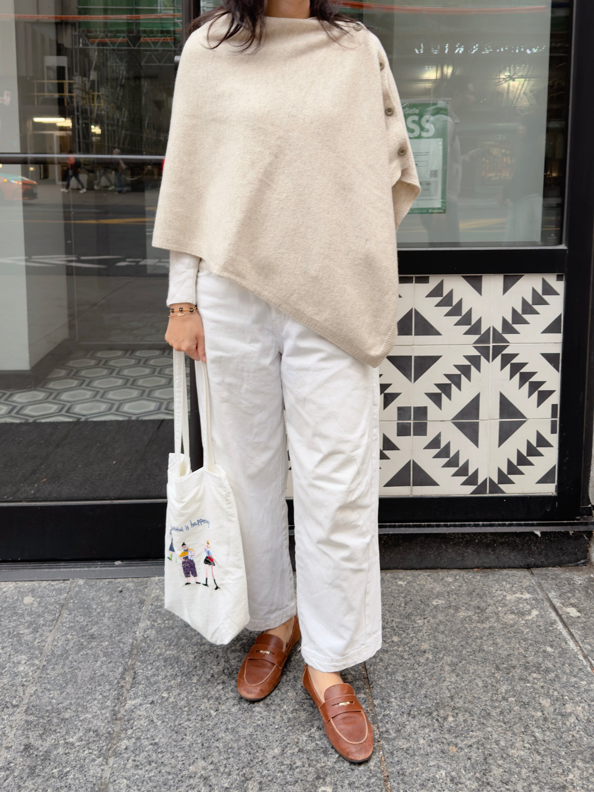 LAMB WOOL BUTTON PONCHO (Ivory, Navy)