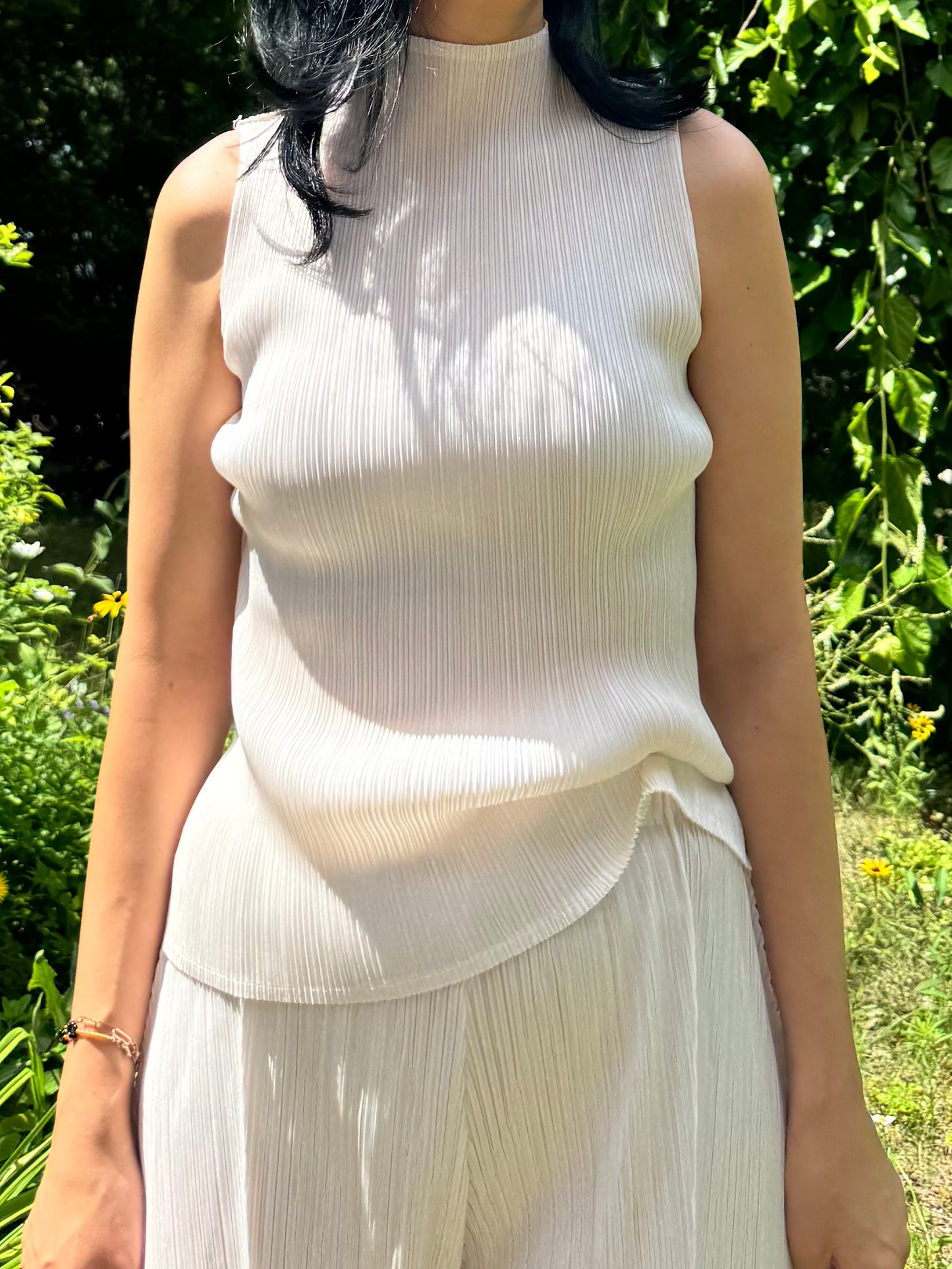 Glow Pleated Mock Neck Sleeveless Top(brick, ivory)