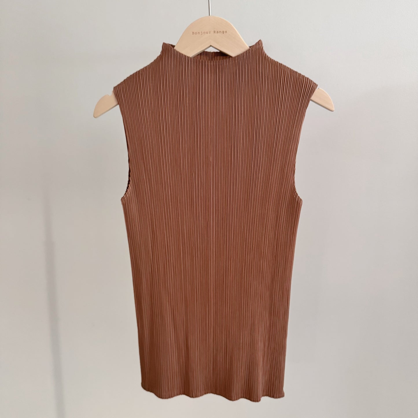 Glow Pleated Mock Neck Sleeveless Top(brick, ivory)