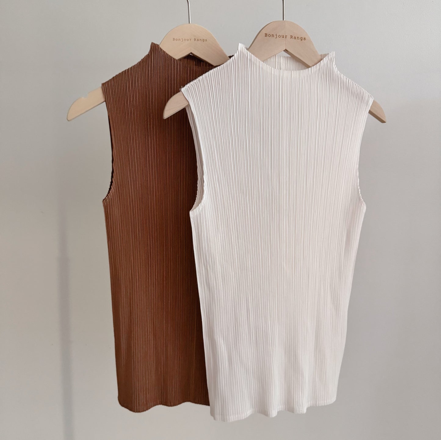 Glow Pleated Mock Neck Sleeveless Top(brick, ivory)