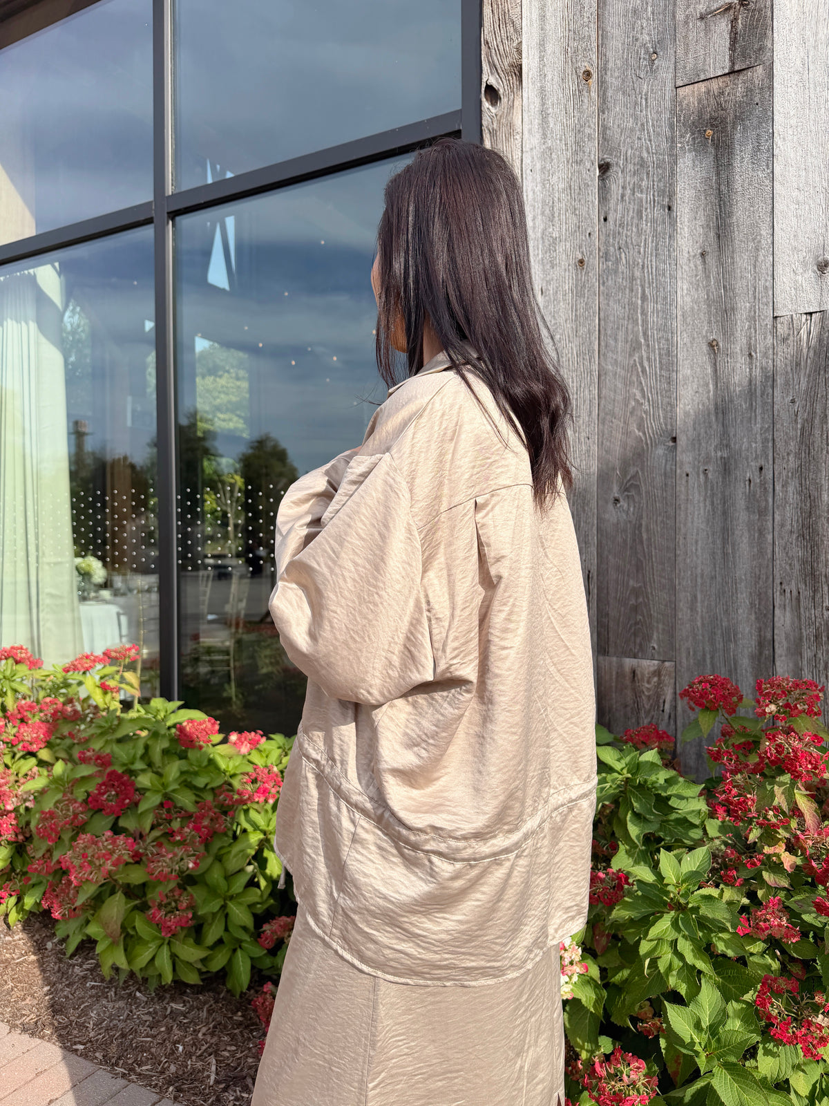 CRINKLE BUTTON BLOUSE (Beige, Charcoal)