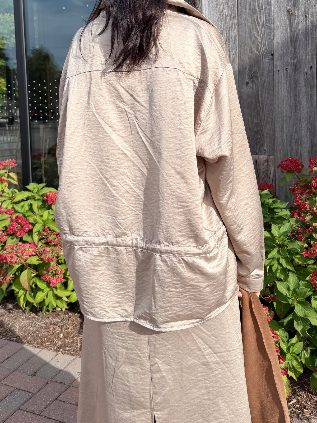 CRINKLE BUTTON BLOUSE (Beige, Charcoal)