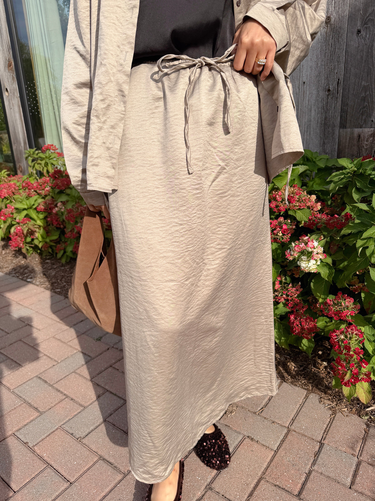 CRINKLE DRAWSTRING LONG SKIRT(Beige, Charcoal)