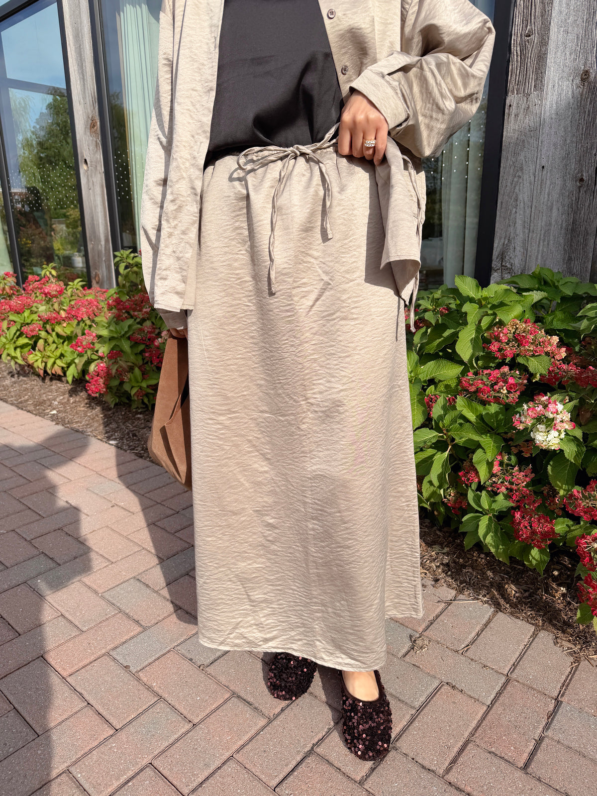 CRINKLE DRAWSTRING LONG SKIRT(Beige, Charcoal)