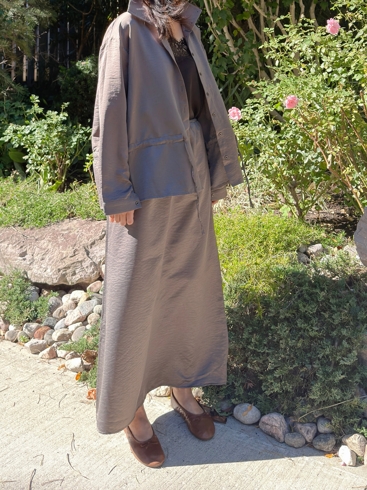 CRINKLE BUTTON BLOUSE (Beige, Charcoal)