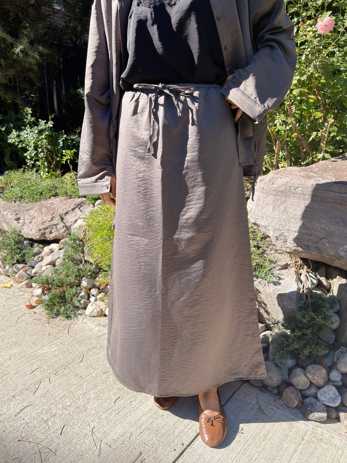 CRINKLE DRAWSTRING LONG SKIRT(Beige, Charcoal)