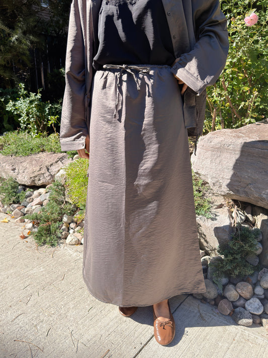 CRINKLE DRAWSTRING LONG SKIRT(Beige, Charcoal)