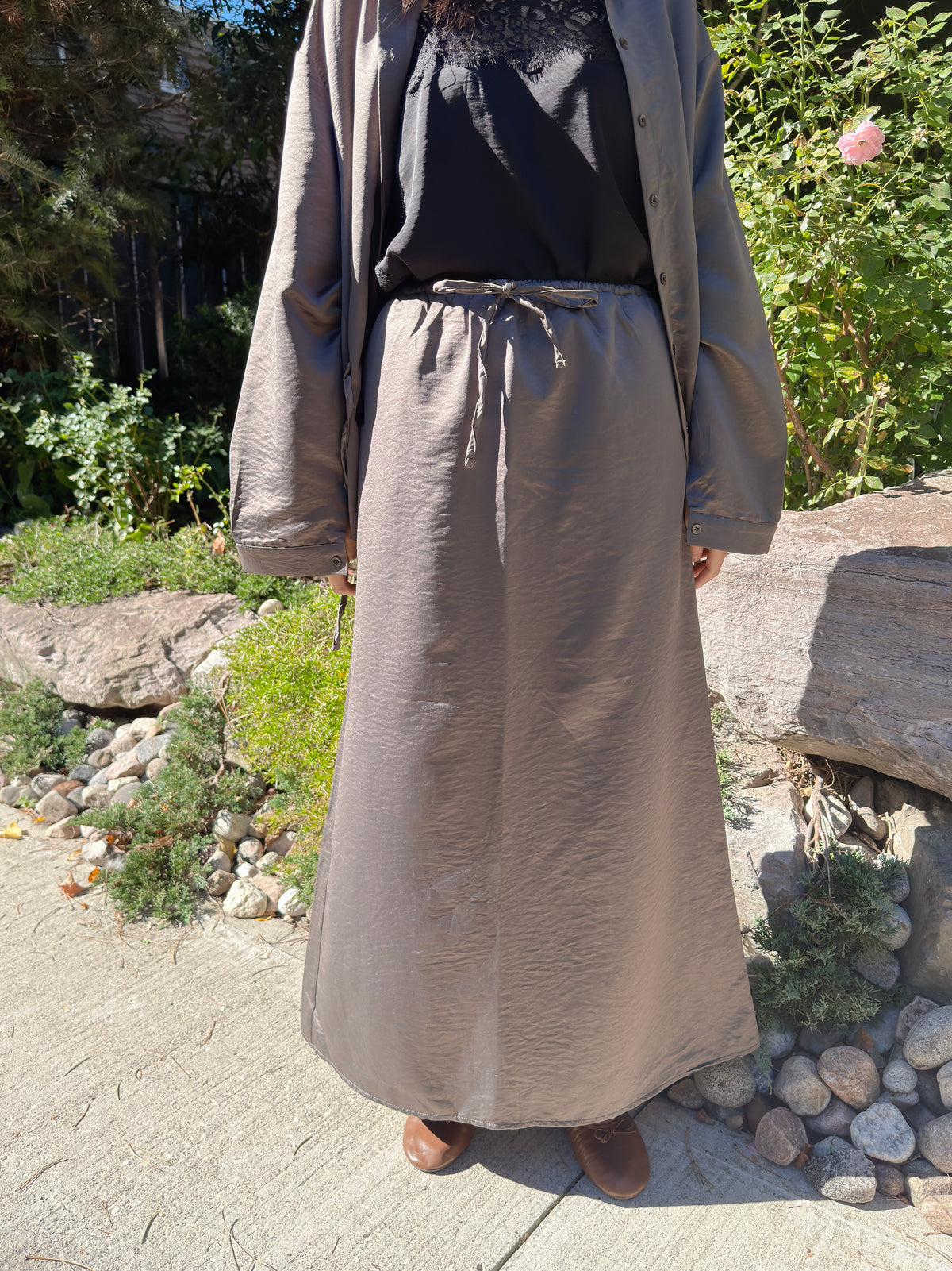 CRINKLE DRAWSTRING LONG SKIRT(Beige, Charcoal)
